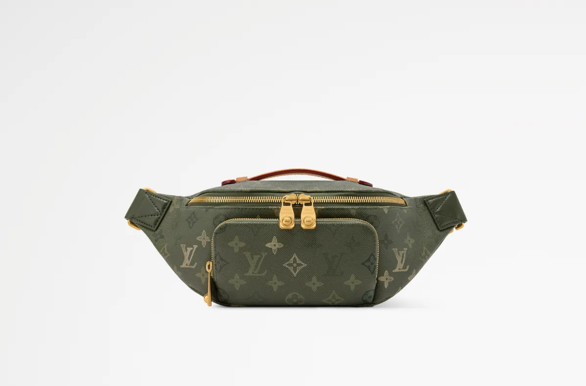 💰840 Top original order [RUSH waist bag] m26933 Army green/silk screen This Rush waist bag is made of Monogram Surplus coated canvas and Yingze distressed effect zippers to create a trendy style. A zippered front pocket provides easy access to your daily essentials, and a dual-zippered main compartment adds functional detail. The adjustable fabric shoulder strap can be worn around the waist, worn over the shoulder or cross-body.  Dimensions: 15 x 8 x 30 cm (H x W x Length)