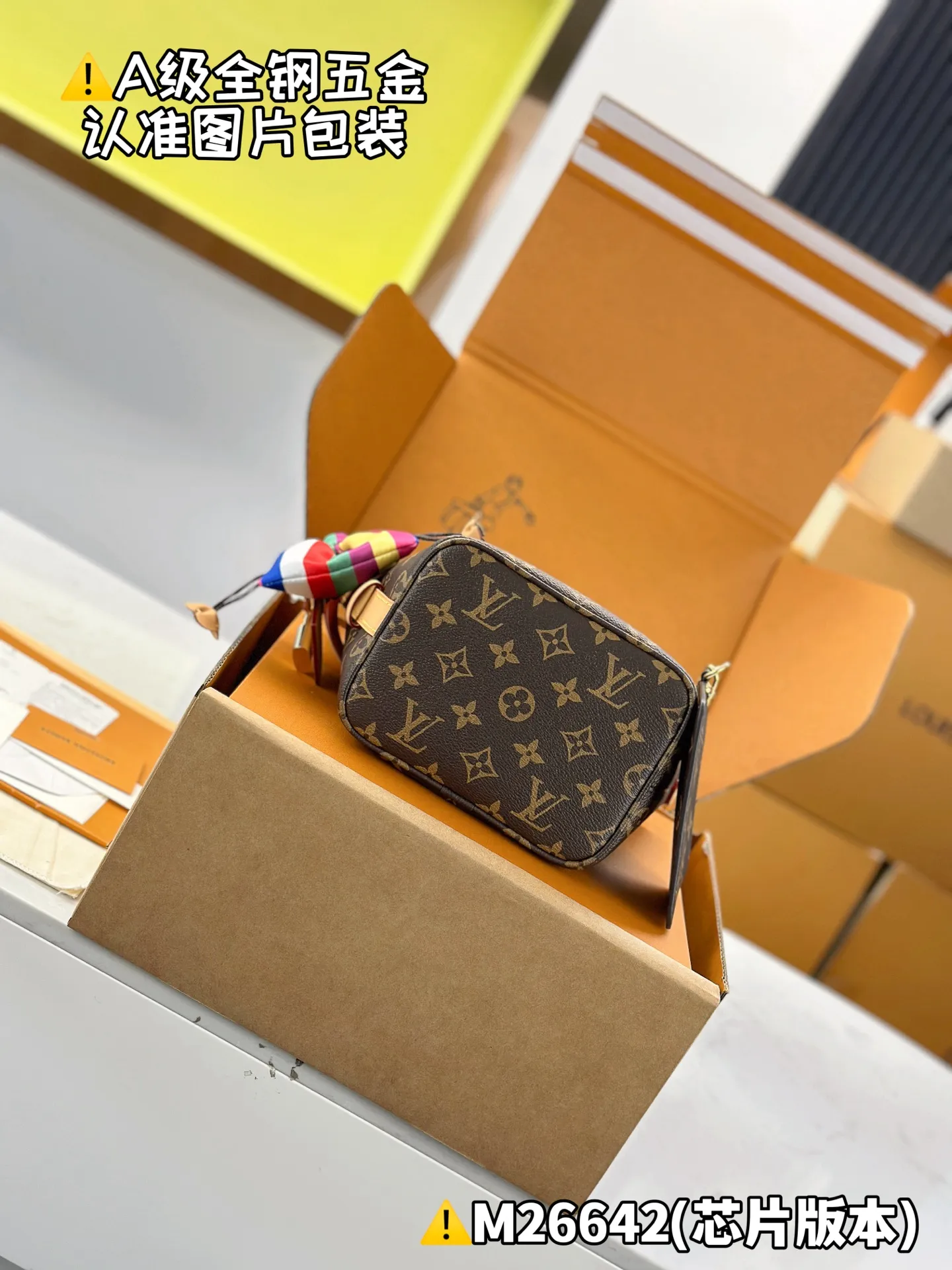 Internal price P1600 [Special grade MB high elastic fabric] ALL IN BB handbag Model: M26642 Material: A+ grade all-steel hardware, imported high elastic fabric Packaging: Full set of special grade duty-free MB packaging Dimensions: 18 x 12 x 16 cm