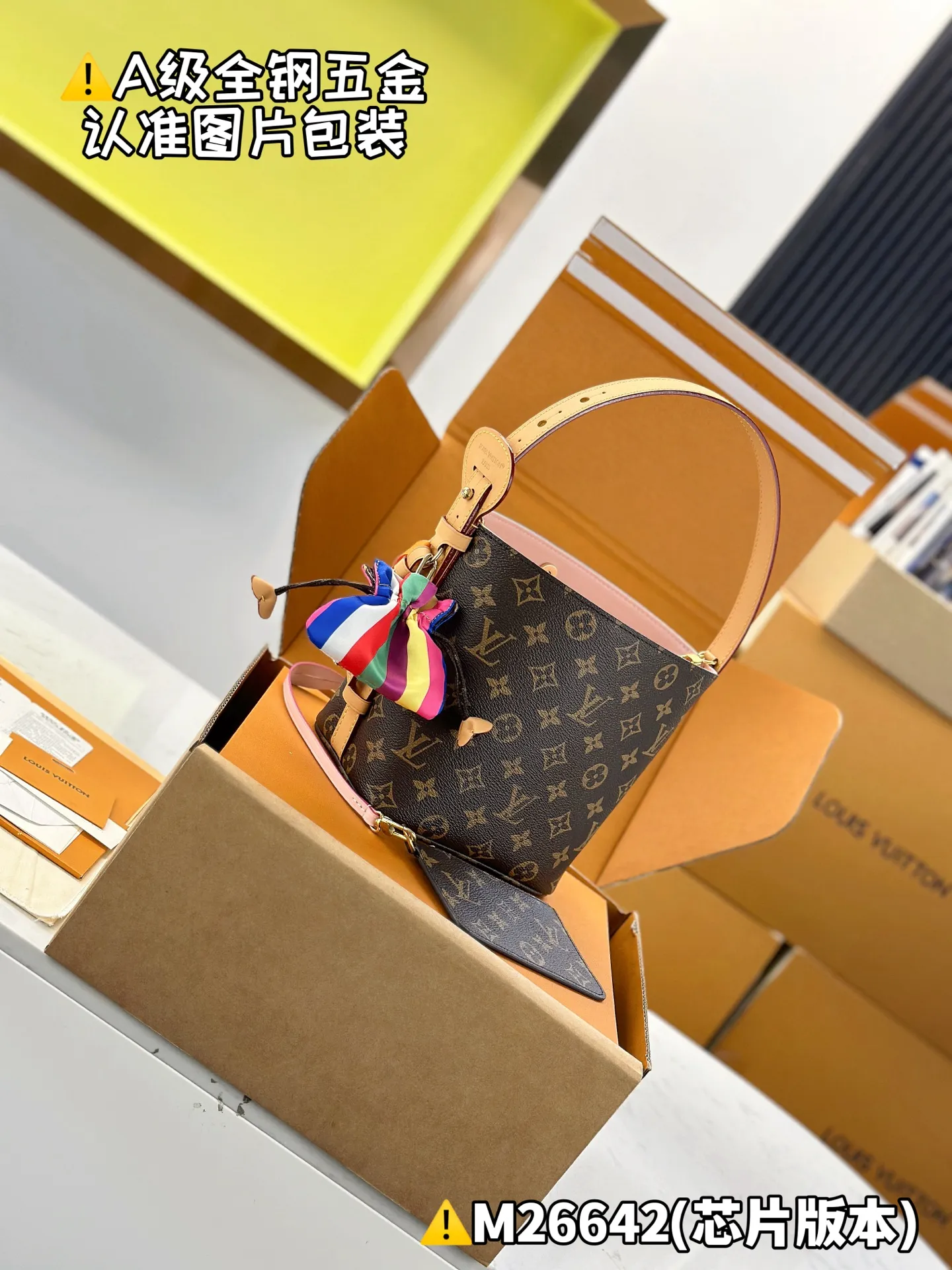 Internal price P1600 [Special grade MB high elastic fabric] ALL IN BB handbag Model: M26642 Material: A+ grade all-steel hardware, imported high elastic fabric Packaging: Full set of special grade duty-free MB packaging Dimensions: 18 x 12 x 16 cm