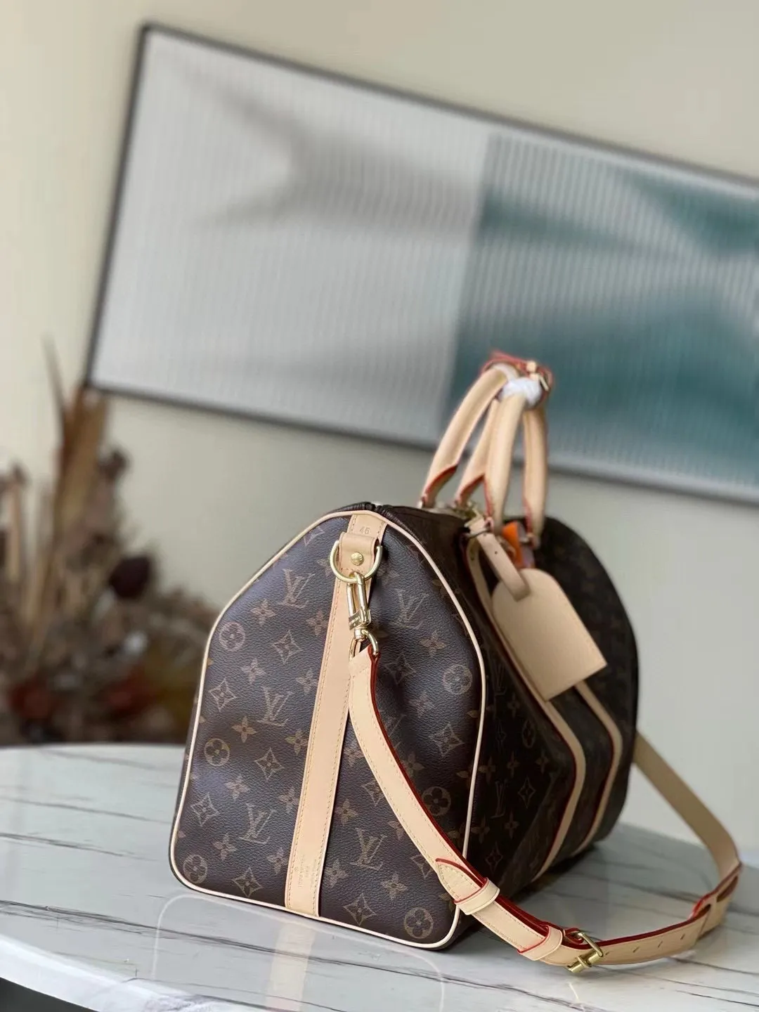 💰960 (size 45) top original M41418 presbyopic yellow leather, spacious capacity, flexible use. Durable, safe and reliable. Fashionable style, mature and stable. Features a secure double zipper and padlock, making it perfect for business or pleasure. Dimensions: 45 × 27 × 20 cm.