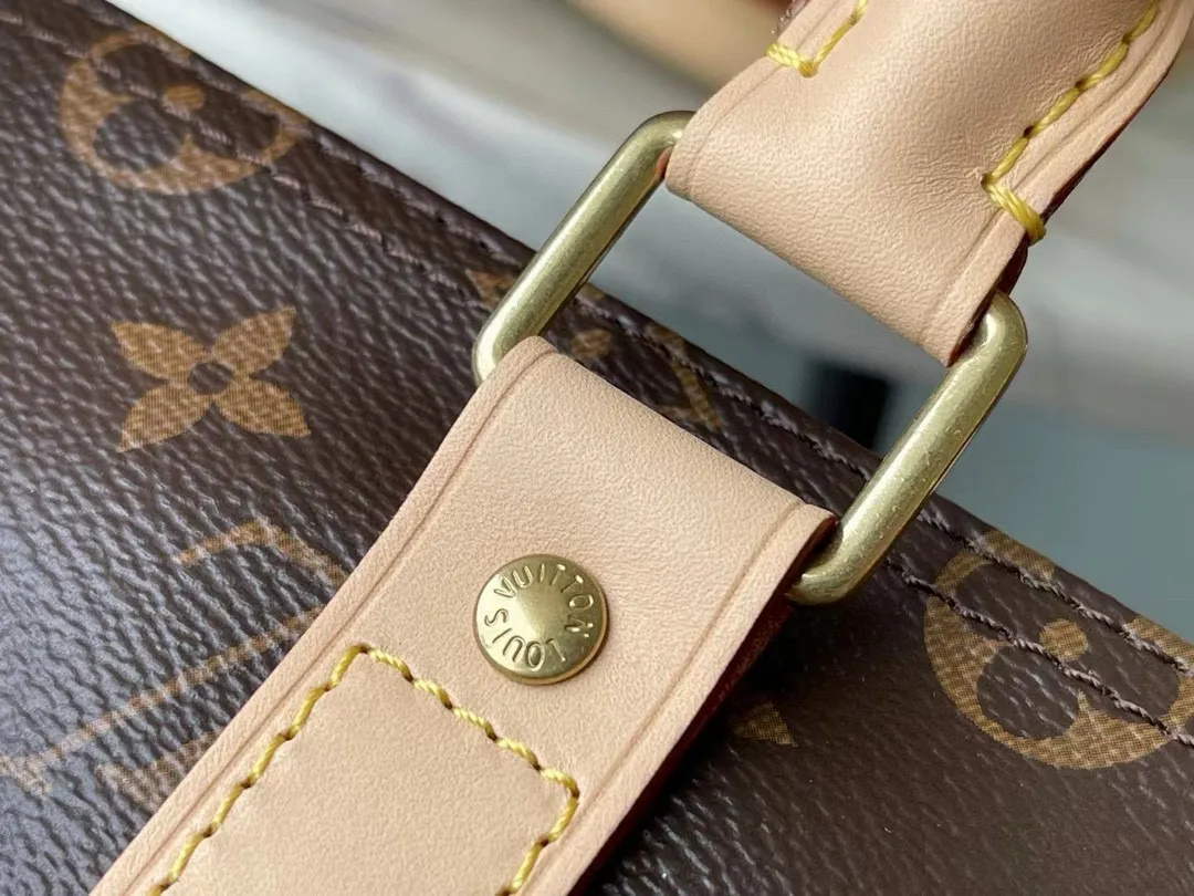 💰960 (size 45) top original M41418 presbyopic yellow leather, spacious capacity, flexible use. Durable, safe and reliable. Fashionable style, mature and stable. Features a secure double zipper and padlock, making it perfect for business or pleasure. Dimensions: 45 × 27 × 20 cm.