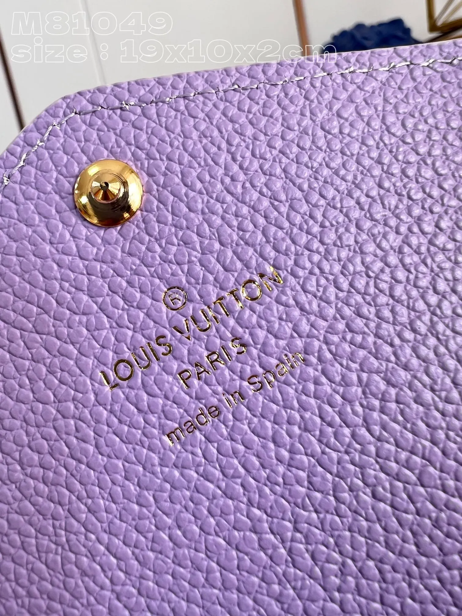 💰160 💎Upgraded from the original version🇫🇷 This Sarah wallet is made of soft Monogram Empreinte grained cow leather embossed with the classic Monogram pattern, with an envelope-style flap to open the credit card compartment and zippered coin pocket. Model: 81049 taro purple. Dimensions: 19 x 10.5 x 2 cm (length x height x width)
