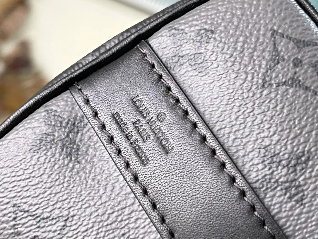 💰820 Top original order M46271 supports counter inspection. The photo taken of duty-free goods is consistent with the product and has not been unpacked. This product is an exclusive duty-free product in the market and is the highest-end product. Inspection is supported. This product has passed strict inspection and is flawless. Please wear gloves when touching the product. This product is not returnable or exchangeable. Please confirm the product first and then remove the label on the handle. This product is temporarily not open to the public, only regular customers, and is in short supply. Dimensions: 25 x 15 x 11 cm