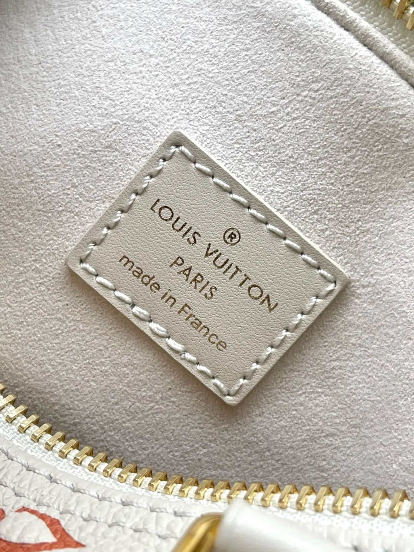💰900 (top layer leather) top original order M83452. Support counter inspection. Photos taken of duty-free goods are consistent with the product without unpacking. This product is an exclusive duty-free product in the market and is the highest-end product. Inspection is supported. This product has passed strict inspection and is flawless. Please wear gloves when touching the product. This product is not returnable or exchangeable. Please confirm the product first and then remove the label on the handle. This product is temporarily not open to the public, only regular customers, and is in short supply. Dimensions: 16 x 10 x 7.5 cm