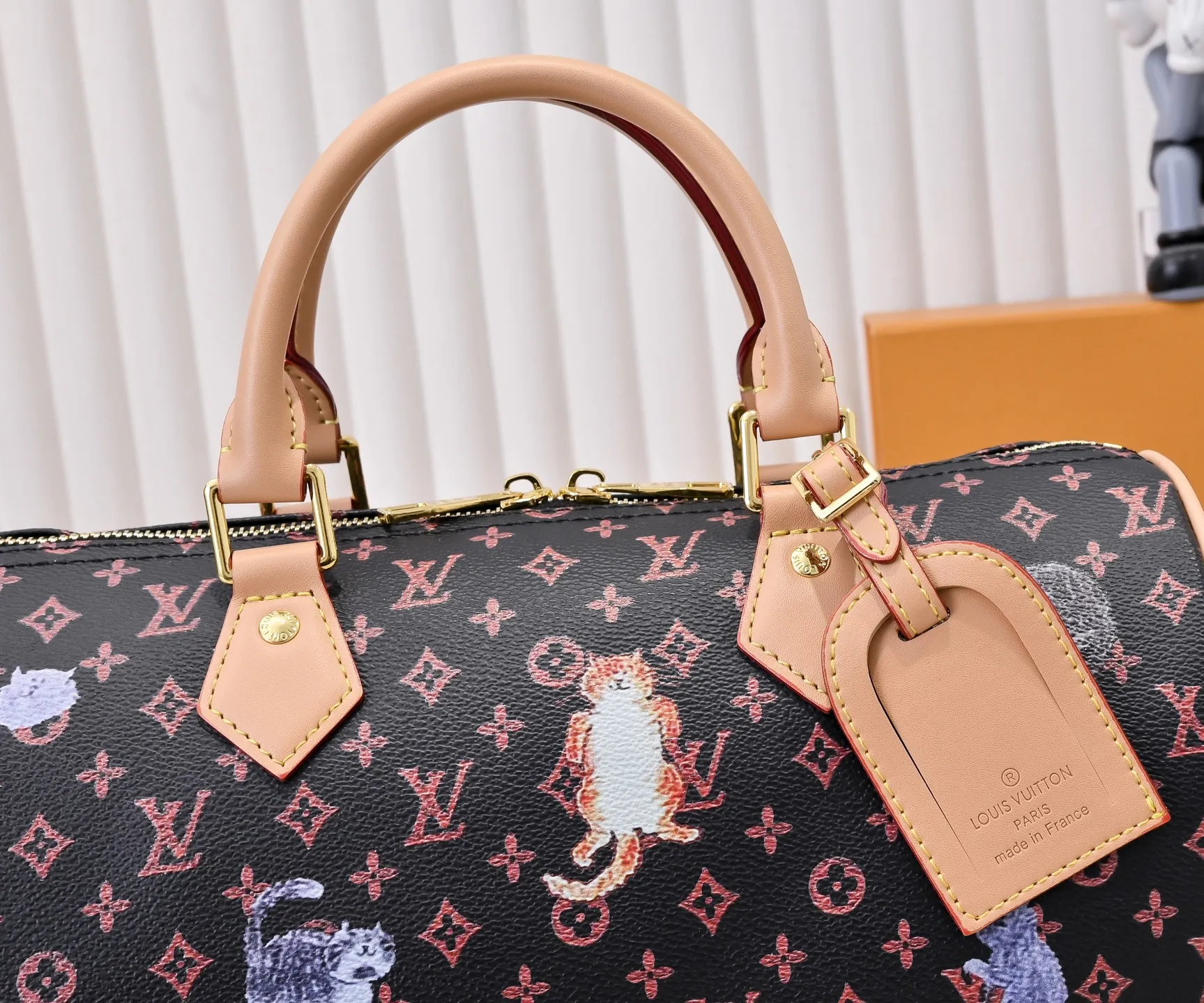 Batch 340💰M40391 80777 This Speedy Bandouliere 30 handbag draws inspiration from the brand's collection of Monogram canvas, Louis Vuitton's legendary collection. The cow leather trim highlights the traditional heritage. The rolled leather handle, engraved padlock and detachable shoulder strap continue the classic details, making it a good choice for urban life. • Size: 30X21X17cm