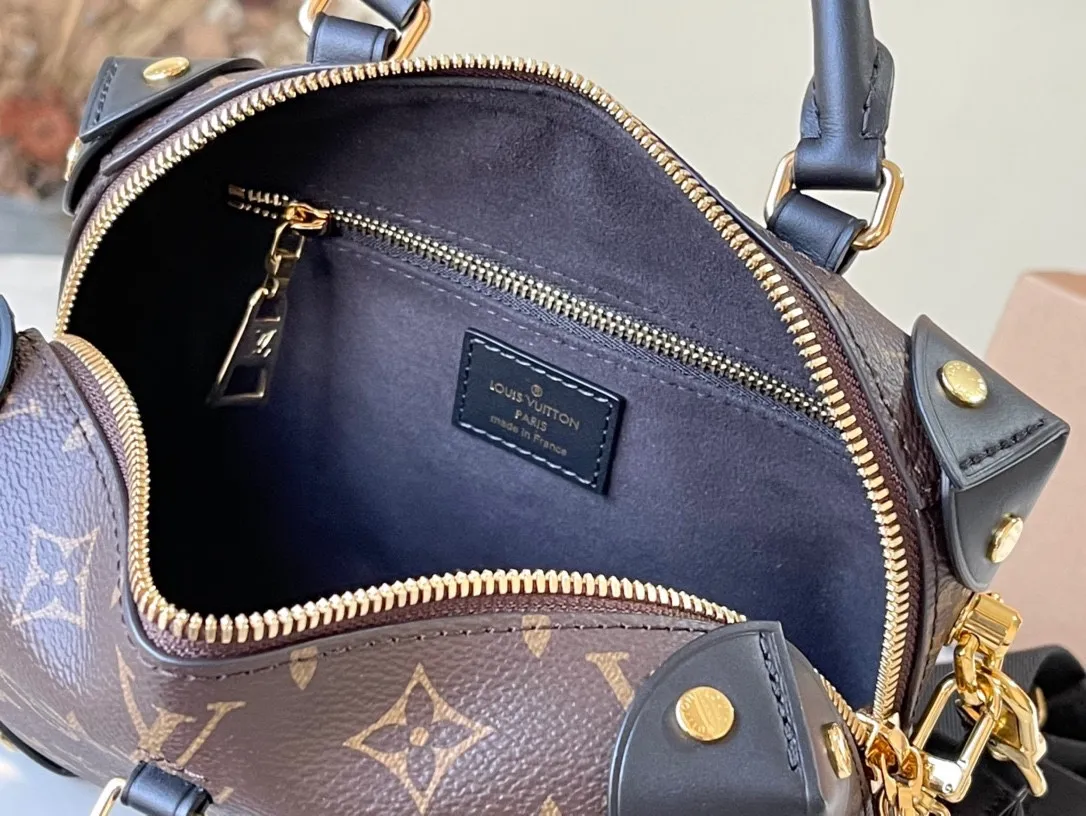 💰880 Top original order M45571 black. Support counter inspection. Photos taken of duty-free goods are consistent with the product without unpacking. This product is an exclusive duty-free product in the market and is the highest-end product. Inspection is supported. This product has passed strict inspection and is flawless. Please wear gloves when touching the product. This product is not returnable or exchangeable. Please confirm the product first and then remove the label on the handle. This product is temporarily not open to the public, only regular customers, and is in short supply. Dimensions: 20 x 14 x 7.5 cm