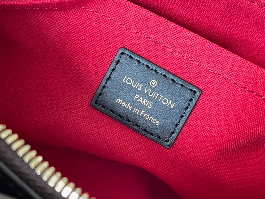 💰860 Top original order M46653 supports counter inspection. The photo taken of duty-free goods is consistent with the product and has not been unpacked. This product is an exclusive duty-free product in the market and is the highest-end product. Inspection is supported. This product has passed strict inspection and is flawless. Please wear gloves when touching the product. This product is not returnable or exchangeable. Please confirm the product first and then remove the label on the handle. This product is temporarily not open to the public, only regular customers, and is in short supply. Dimensions: 25 x 13 x 10 cm
