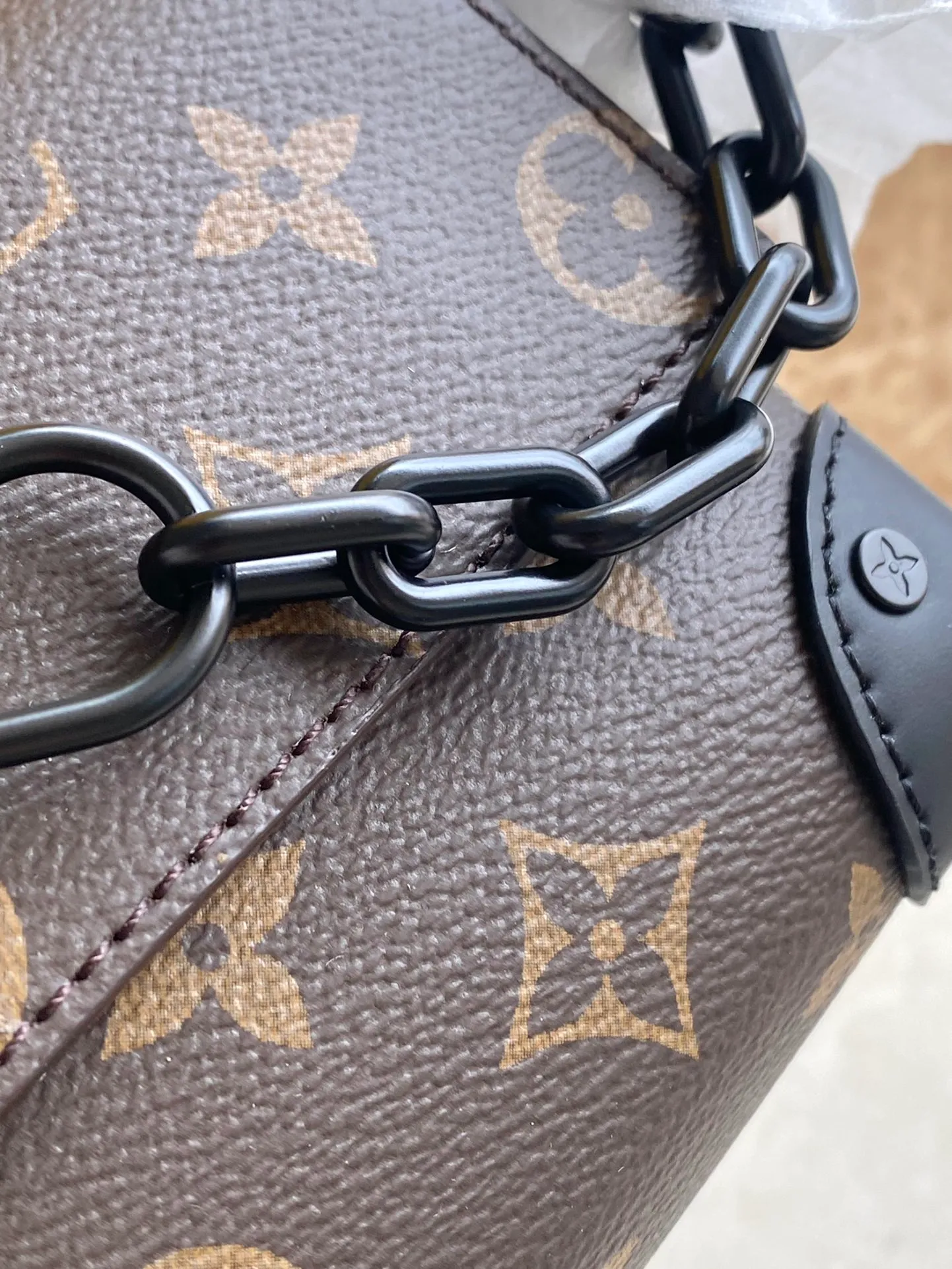 💰800 Top Original Order M83613 Presbyopia This Steamer mini handbag is made of Monogram Macassar canvas and is recognizable with decorative chains and brooches. The reinforced packaging is based on the traditional box-making tradition of Jiaoyuan brand. The magnetic buckle design makes it easy to take and place small items. The adjustable strap allows you to choose to carry it on the shoulder or cross-body. size: