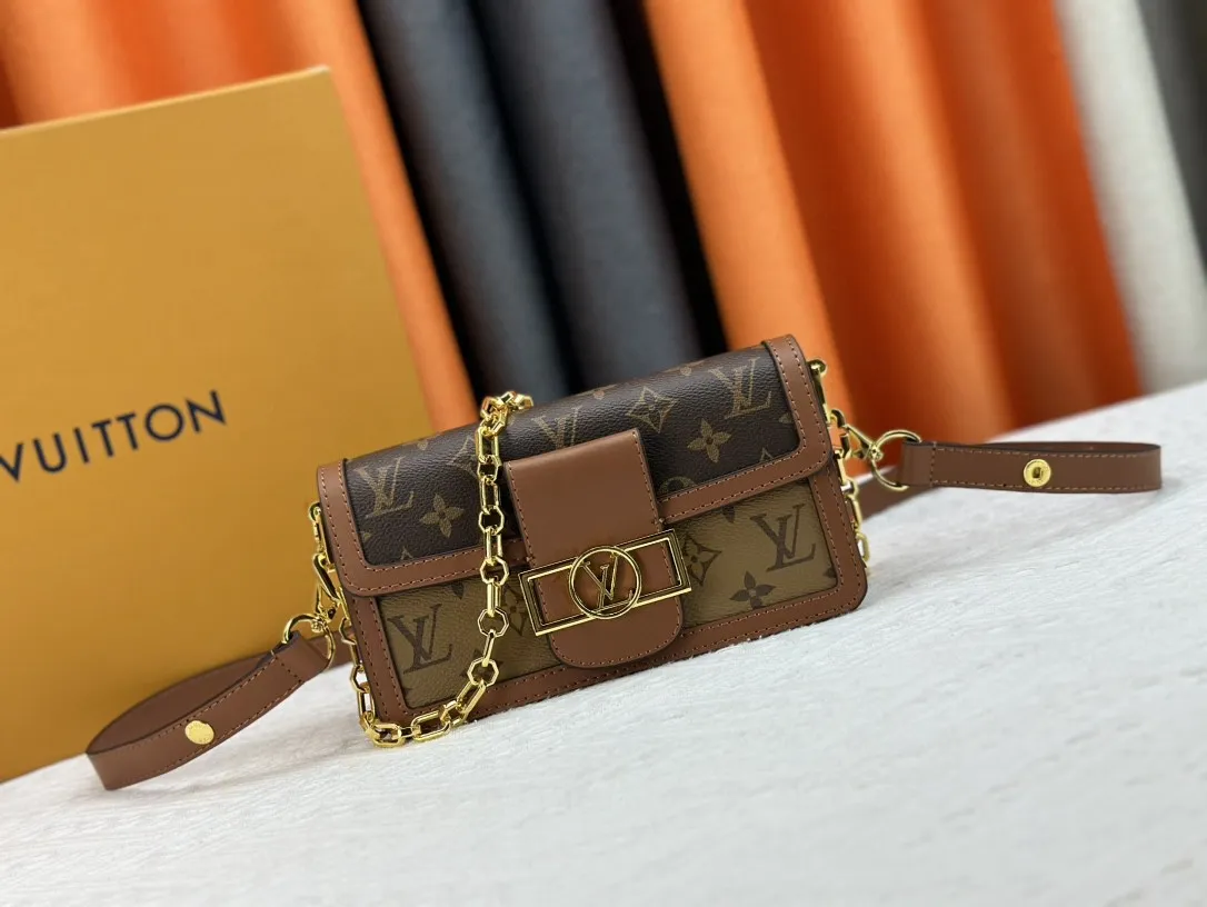 P280 Upgraded version M46757 Dauphine mini Dauphine East West handbag combines classic Monogram and Monogram Reverse canvas, with a slender configuration built in the brand's signature character, cleverly echoing the rectangular outline of the Dauphine LV lock. Use the detachable leather shoulder strap and chain to switch between carrying styles. 21 x 12 x 5 cm (length x height x width)