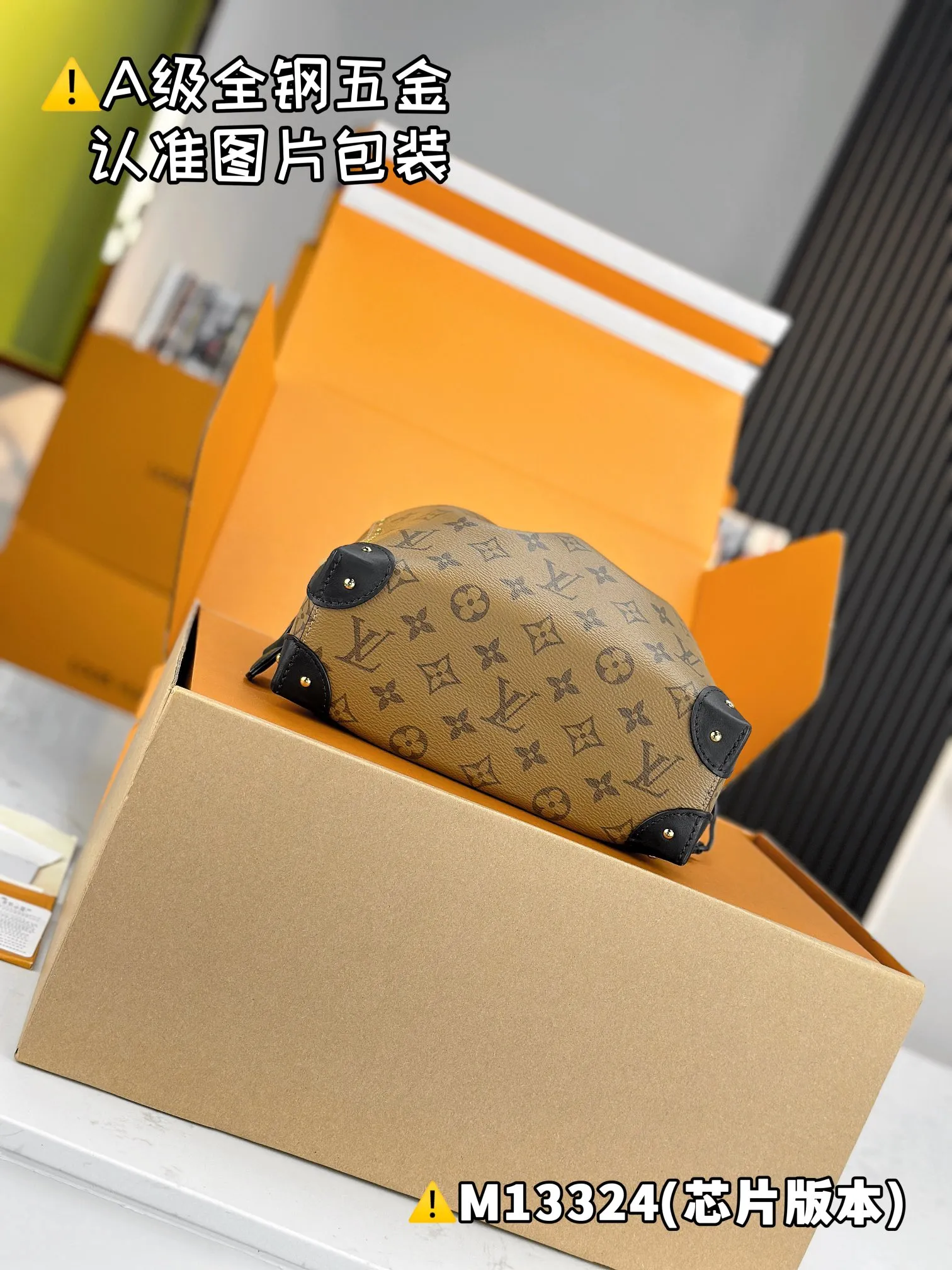 💰1900 [Genuine grade] [Super grade MB high elastic fabric] NOÉ TRUNK small handbag Model: M13324 Material: A+ grade all-steel hardware, imported high elastic fabric Packaging: Full set of special grade duty-free MB packaging Dimensions: 27 x 8 x 23 cm