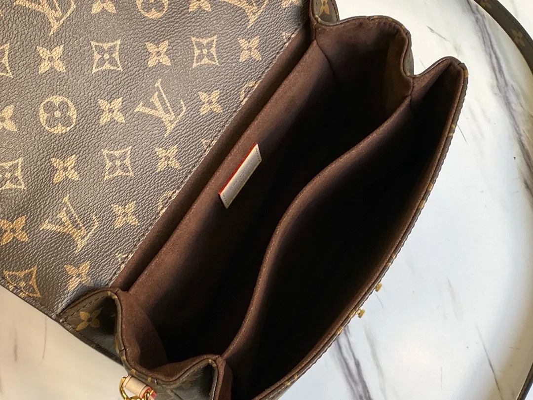 💰760 (steel lock) top original model M44875 M40780 Presbyopic Metis The classic postman has a charm that makes many girls fall in love with it. The overall compact shape of the handbag exudes an elegant atmosphere. It has a shrinkable leather handle, which is stylish enough even when held in the hand. The shoulder strap can be removed to adjust the length. It is also quite classy when carried out on the street and at work. If you like to mix and match casually, Metis can also meet your preferences.  Size:25 x 19 x 9 cm