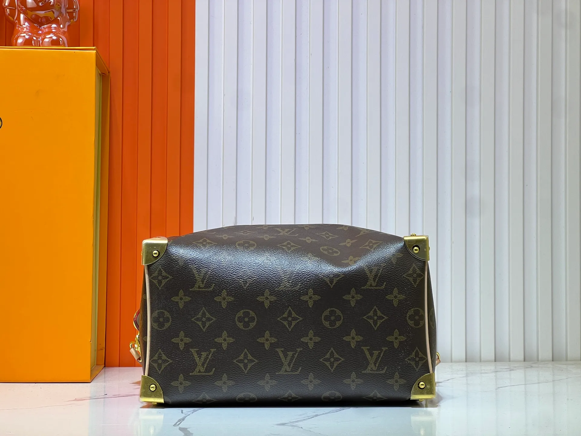 Batch 280💰Upgraded original M13805 M13257 M40390 lv Murakami Takashi co-branded NANOSPEEDY handbag This Nano Speedy handbag combines Monogram canvas and cow leather trim printing, with 33 colorful colors to interpret white tricolor and black tricolor. It has been launched in twelve sections and is very popular around the world and is loved by celebrities and celebrities. 25.0 x 19.0 x 15.0 cm
