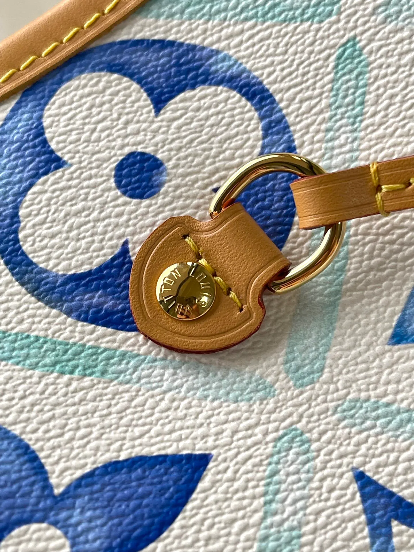 💰1060 Top original order M11263 supports counter inspection. The photo taken of duty-free goods is consistent with the product and has not been unpacked. This product is an exclusive duty-free product in the market and is the highest-end product. Inspection is supported. This product has passed strict inspection and is flawless. Please wear gloves when touching the product. This product is not returnable or exchangeable. Please confirm the product first and then remove the label on the handle. This product is temporarily not open to the public, only regular customers, and is in short supply. Dimensions: 31 x 28 x 14 cm