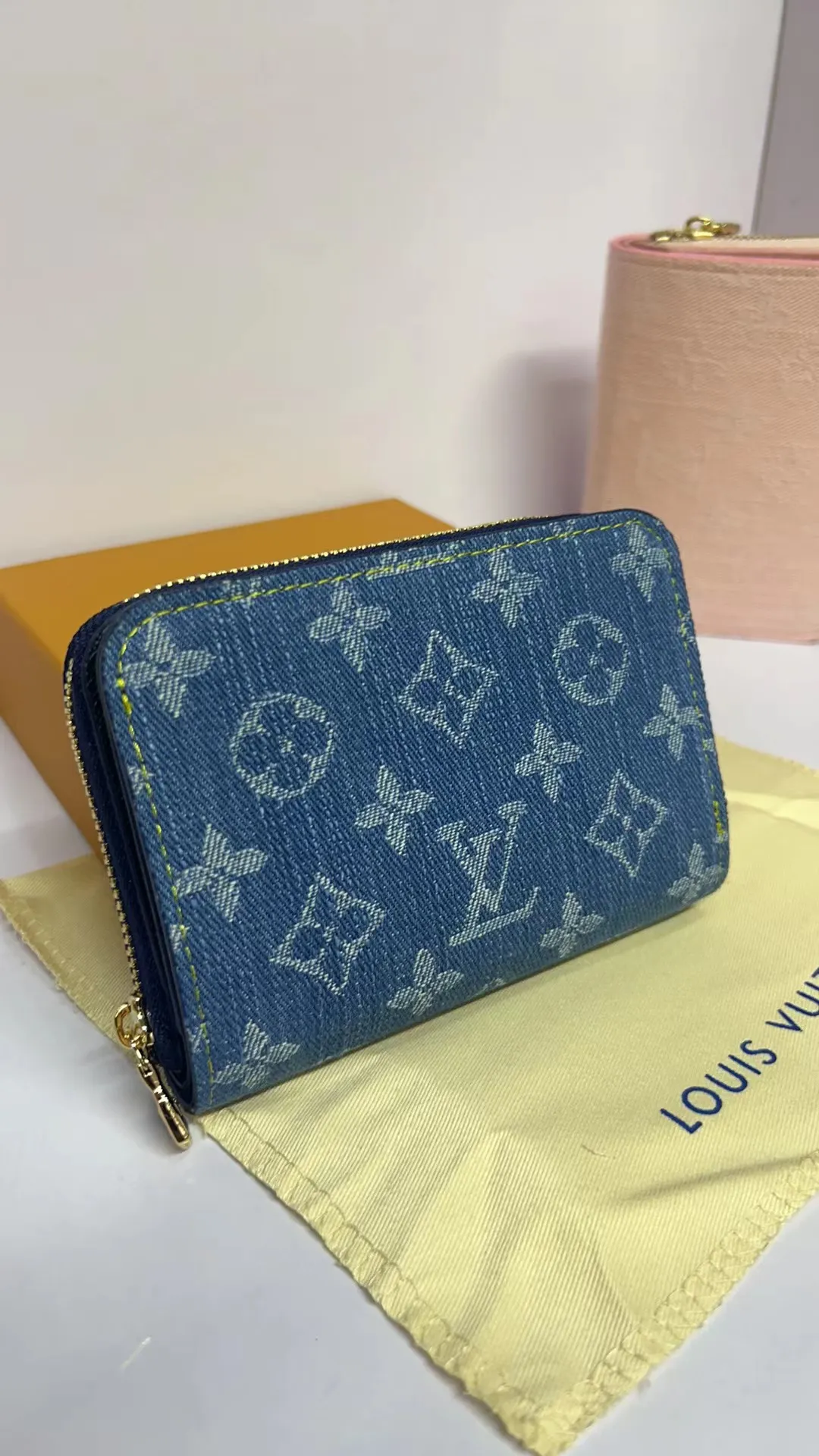 P150💰M83689 83160 This Cléa wallet is made of Monogram Empreinte soft grained cowhide, embellished with Louis Vuitton's iconic Monogram embossed pattern. It has a stylish design, is exquisite and compact but has a spacious capacity. It is equipped with an external patch pocket, zipper coin pocket, banknote compartment and six credit card slots.