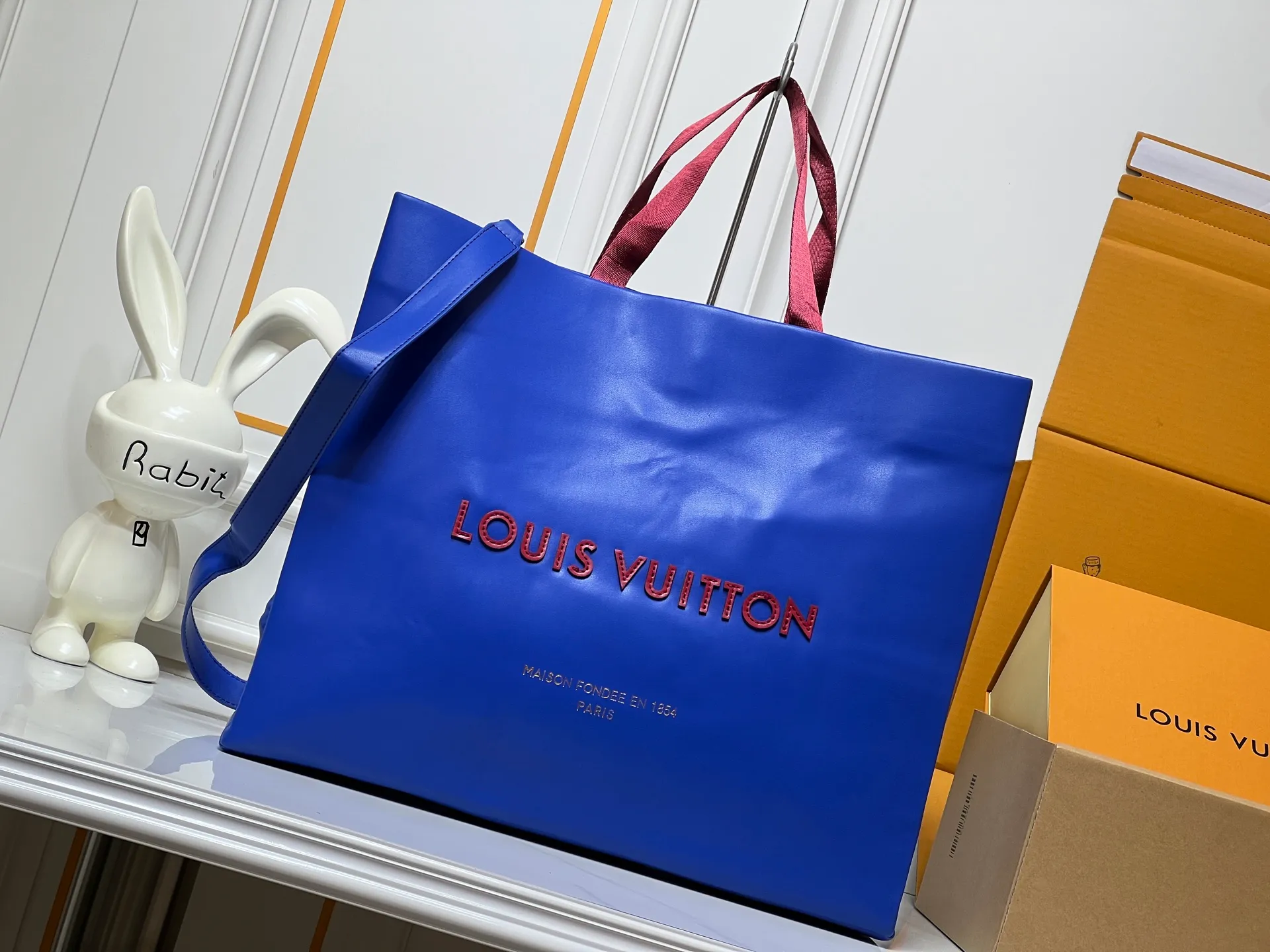 Batch 320💰M24457 Black Orange Blue Green Gray Presbyopia Plaid Black Crocodile Orange Crocodile Pattern 9 Colors ✔️ This Shopper medium handbag draws inspiration from Louis Vuitton shopping bags, with the words Louis Vuitton and Maison Fondée En 1854 written on soft cow leather, with a top handle and a detachable shoulder strap. Size: 40x32x16cm