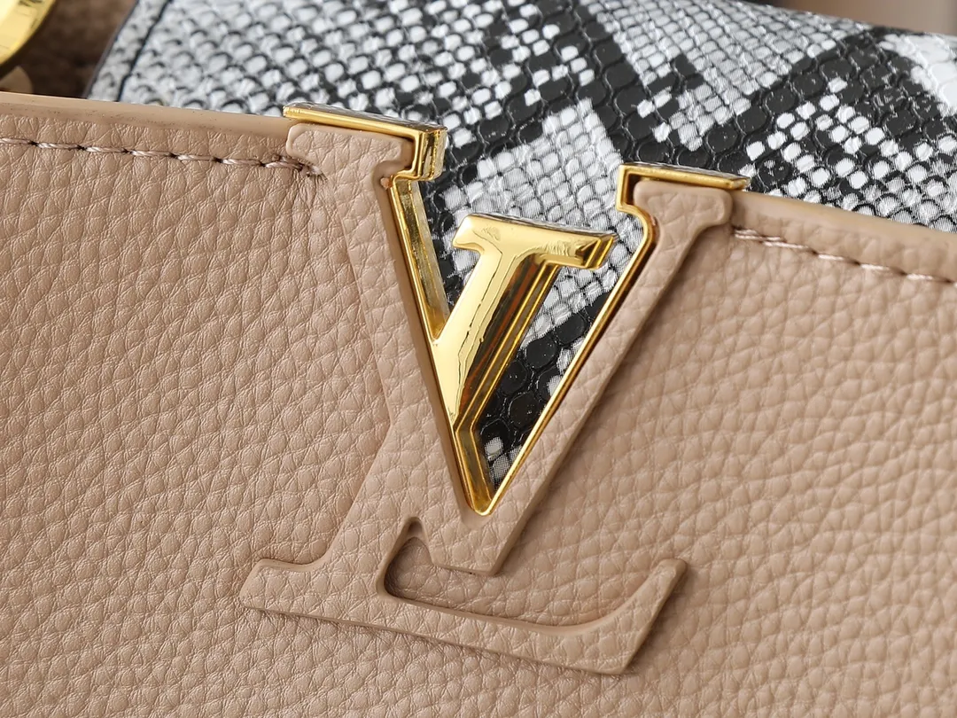 💰340💰Guangzhou goods Upgraded original M80071 M80041 M81410 M81258 M98477 This Capucines handbag displays the subtle sheen of the delicate Taurillon leather and python leather handles, embellished with iconic letters. The detachable wide shoulder strap allows the compact size to be worn on the shoulder or cross-body. Dimensions: 27.0 x 17.3 x 9.0 cm
