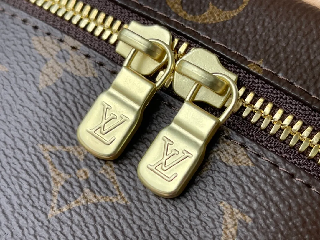 💰700 Top original order M44936 mini This MINI cosmetic bag has a generous appearance, sufficient capacity, and the fabric is soft-touch canvas. Features a large double zipper opening for easy access to items. Ideal for fashion lovers. Size:16x11.5x10cm