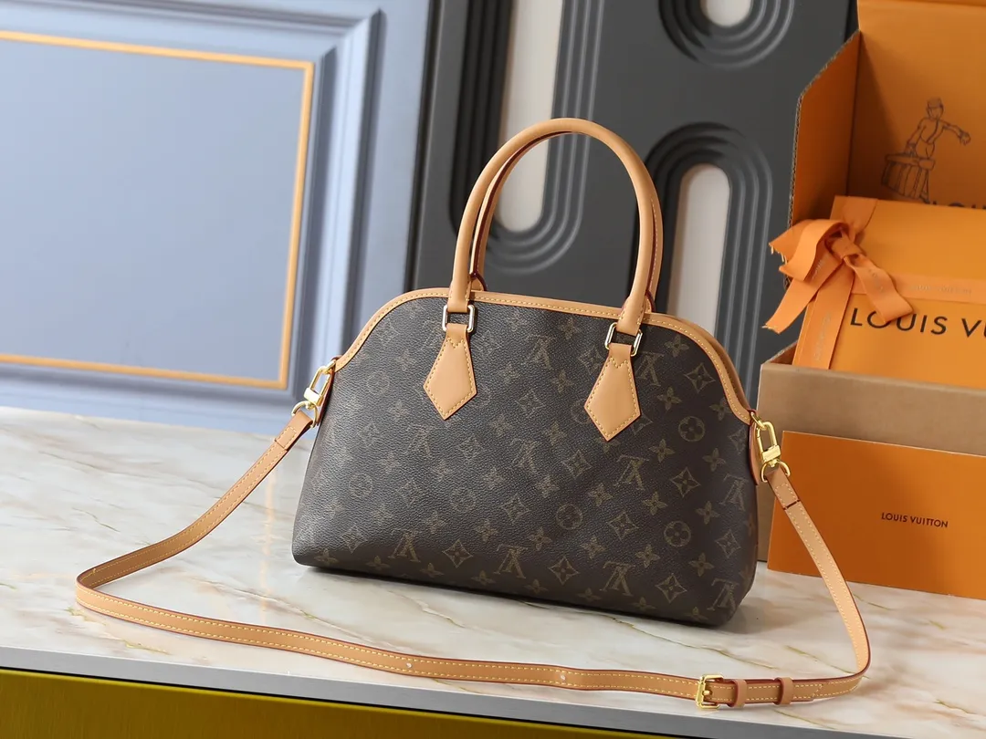💰260💰Upgraded original M15208 M25774 This Louis Vuitton Ever More PM handbag is made of classic Monogram canvas, with light-colored cowhide trim, decorated with a metal chain and padlock design, and has both hand-held and shoulder functions. It is the brand's modern interpretation of retro bags, integrating classic elements and contemporary design, showing an elegant retro style in the 2025 retro trend. It is suitable for daily commuting, leisure and other occasions. It is a fashionable and practical item. Dimensions: 35.0 x 21.0 x 12.0 cm