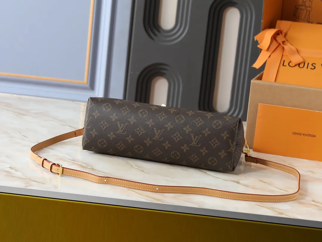 💰260💰Upgraded original M15208 M25774 This Louis Vuitton Ever More PM handbag is made of classic Monogram canvas, with light-colored cowhide trim, decorated with a metal chain and padlock design, and has both hand-held and shoulder functions. It is the brand's modern interpretation of retro bags, integrating classic elements and contemporary design, showing an elegant retro style in the 2025 retro trend. It is suitable for daily commuting, leisure and other occasions. It is a fashionable and practical item. Dimensions: 35.0 x 21.0 x 12.0 cm