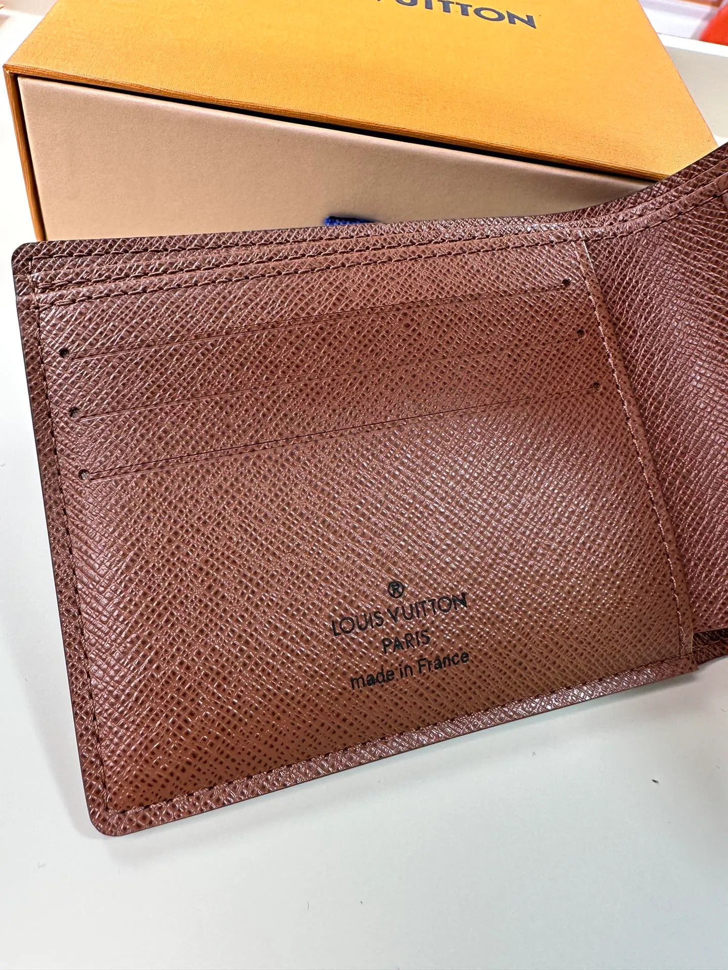 P440 M60895 [Special Authentic] Wallet is made of canvas and has multiple pockets for placing credit cards, banknotes, and invoices. 11.5X9cm