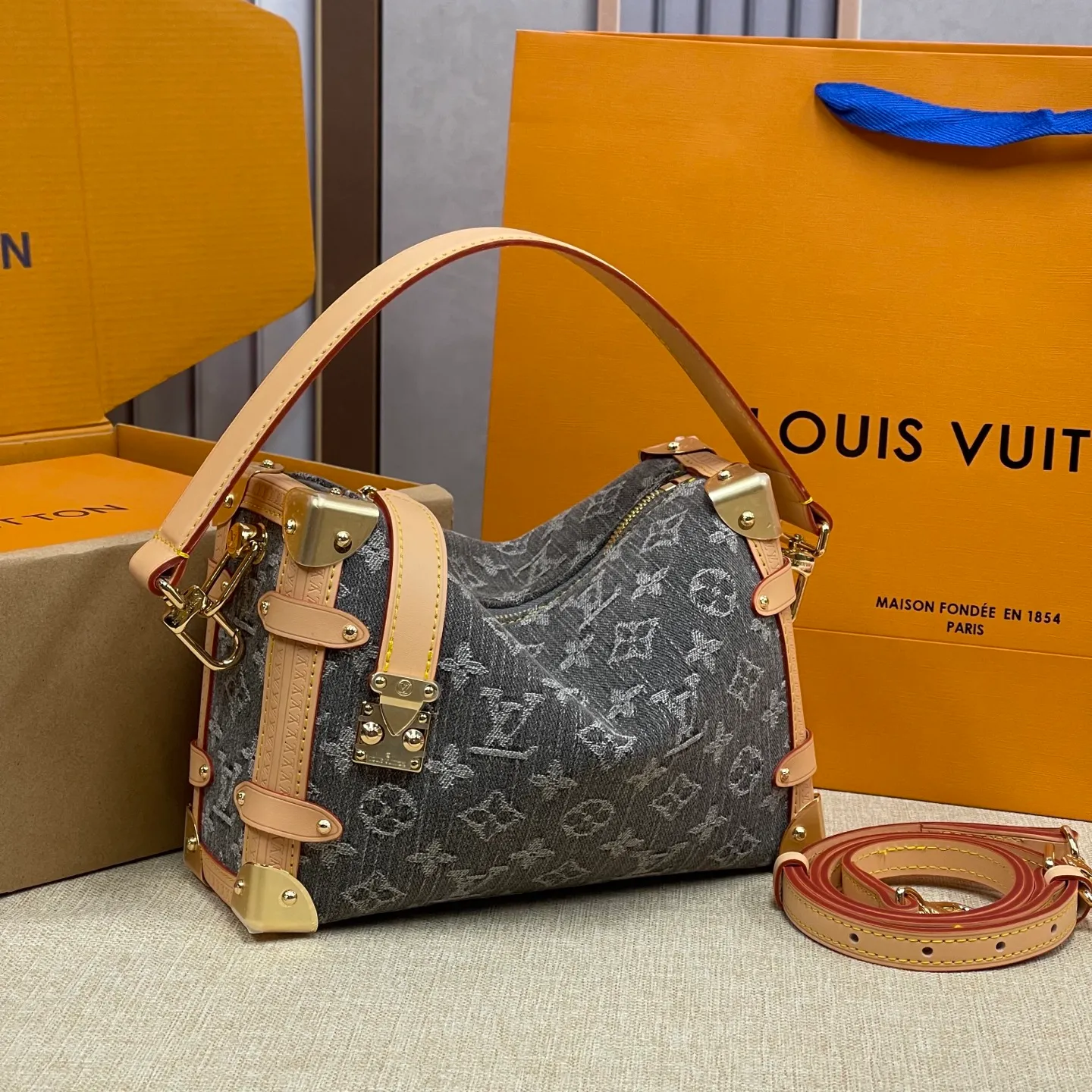 [Upgraded version] P580💰Upgraded version ·High quality·With complete packaging 🎁Model M13285🔆Lv Wangzhao’s new bag trunk Gu Ailing’s catwalk denim small soft box s is finally here!!!n Super western style upupup Search🔍Lv soft box (box) size 23*16