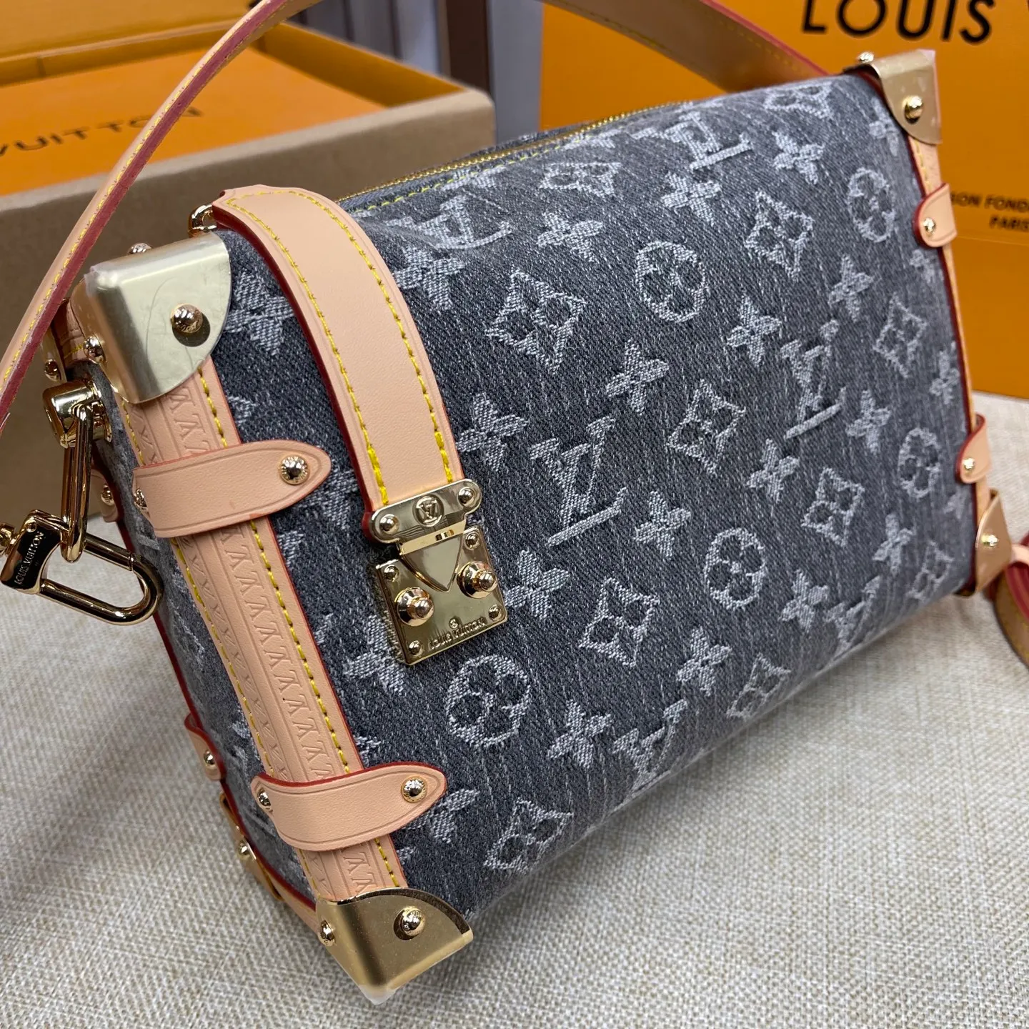 [Upgraded version] P580💰Upgraded version ·High quality·With complete packaging 🎁Model M13285🔆Lv Wangzhao’s new bag trunk Gu Ailing’s catwalk denim small soft box s is finally here!!!n Super western style upupup Search🔍Lv soft box (box) size 23*16