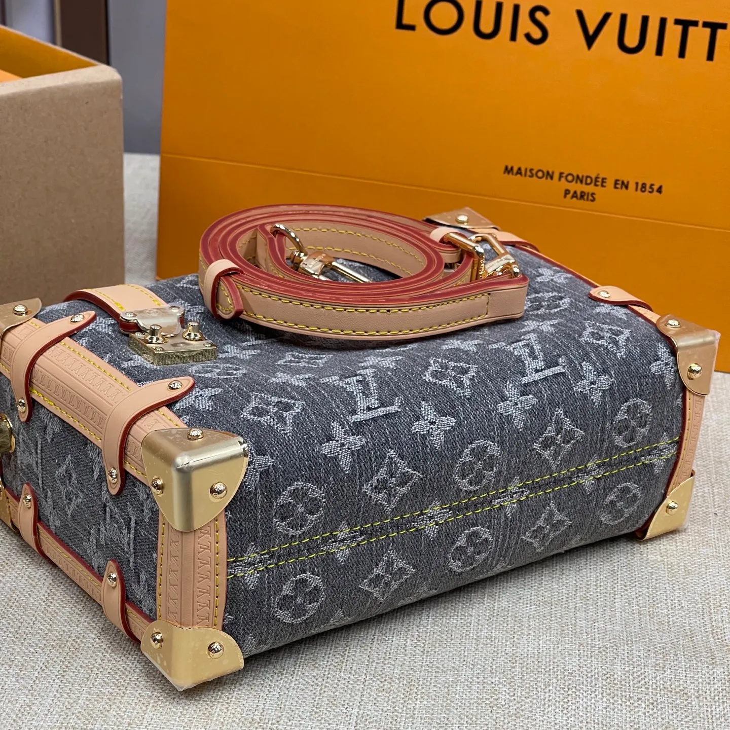 [Upgraded version] P580💰Upgraded version ·High quality·With complete packaging 🎁Model M13285🔆Lv Wangzhao’s new bag trunk Gu Ailing’s catwalk denim small soft box s is finally here!!!n Super western style upupup Search🔍Lv soft box (box) size 23*16