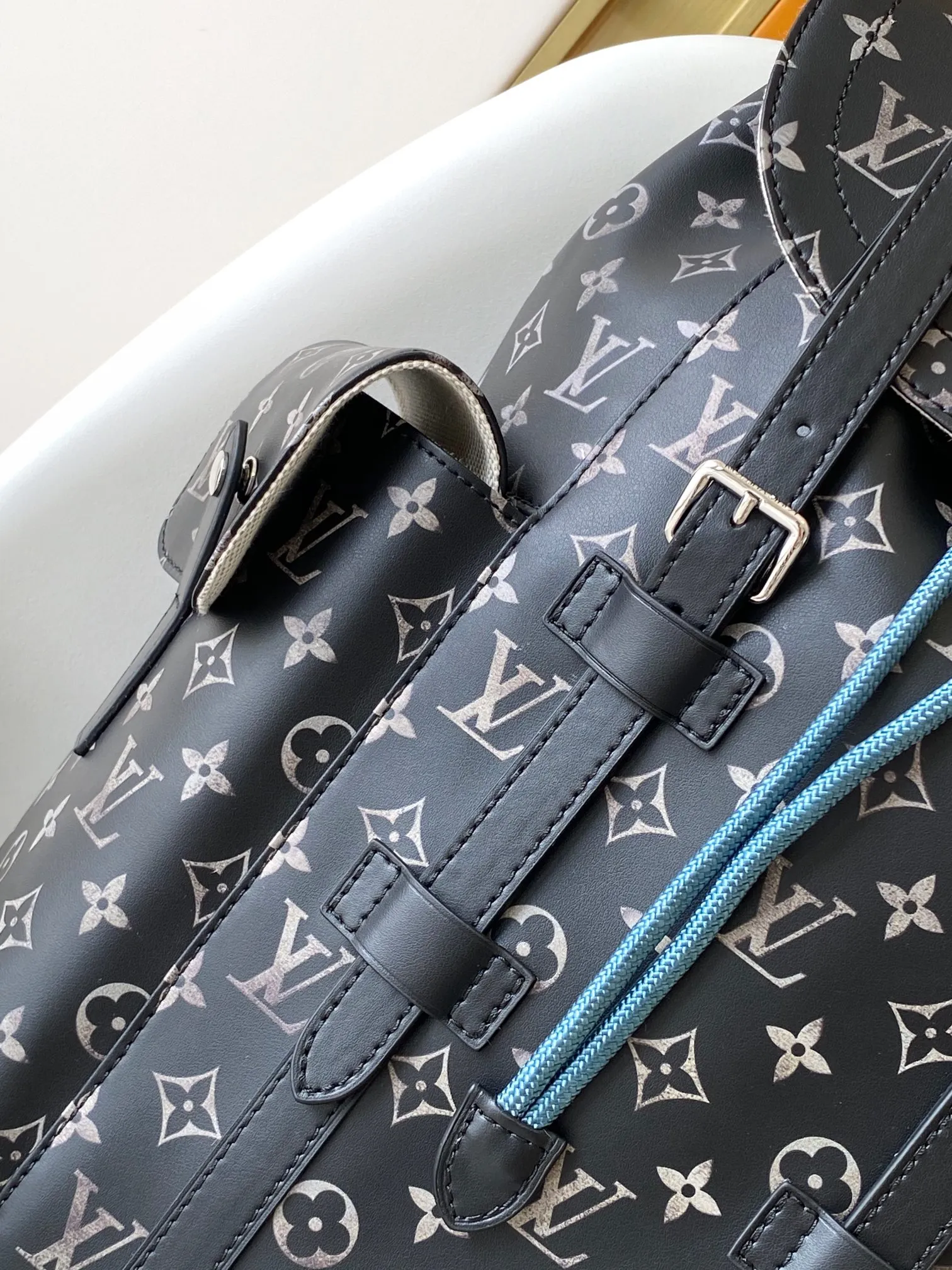 💰1340 top original single 163c01 chip] dynamic chip [top original single real shot M11521 CHRISTOPHER small backpack uses Monogram canvas to interpret the rugged and simple spirit of the slim bag industry. Its chic style is suitable for both work and entertainment, demonstrating a high-quality lifestyle. size: 41.0 x 48.0 x 13.0 cm