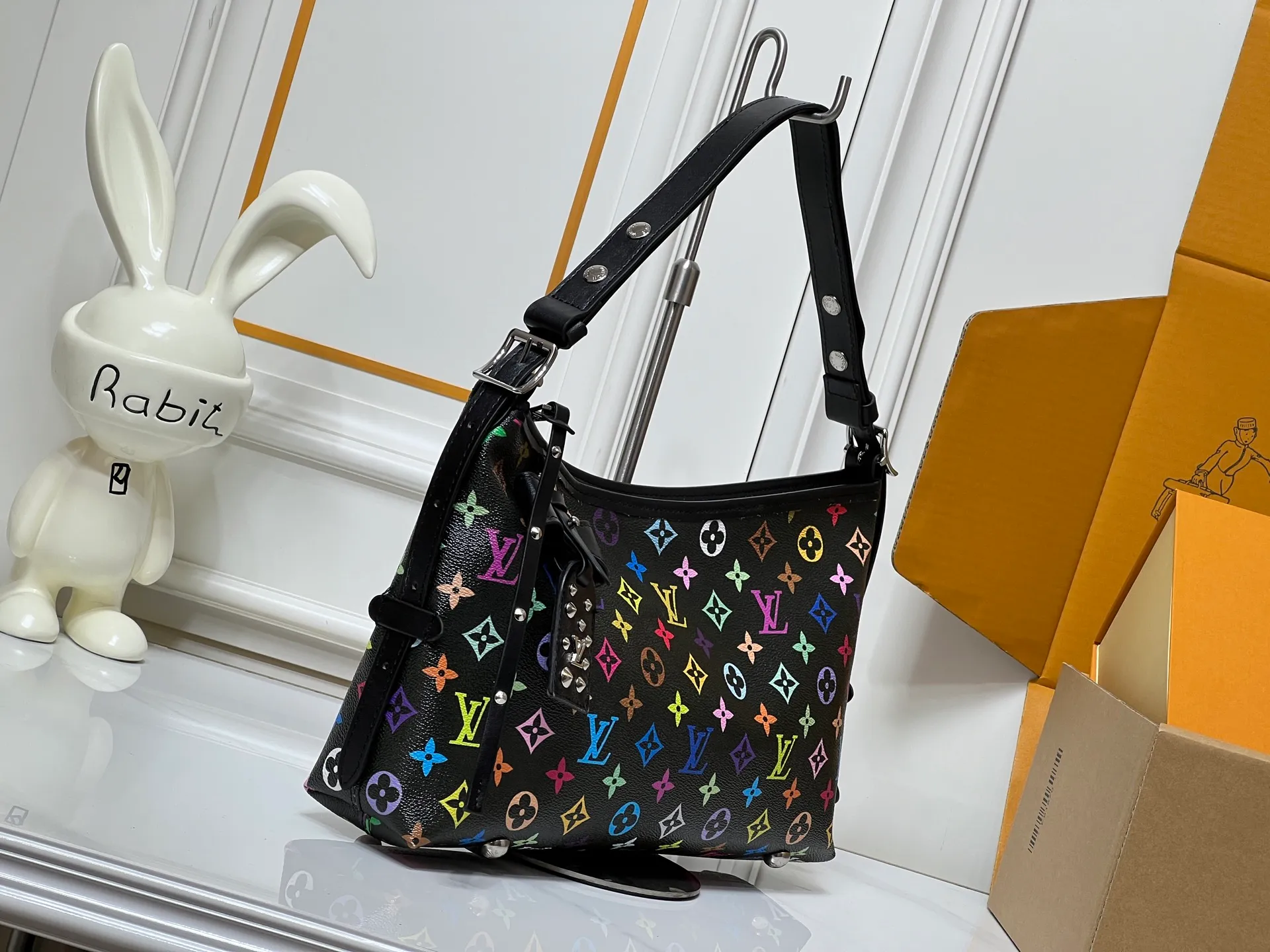 Batch 240💰Upgraded from the original M46203 M27578 CarryAll medium handbag, with Monogram canvas and leather trim to create a body-fitting design. There's a zipped pocket inside the ample space, and a detachable zipped clutch adds a functional element, with a buckle-adjustable handle. Small size: 32x 22x 10 cm,