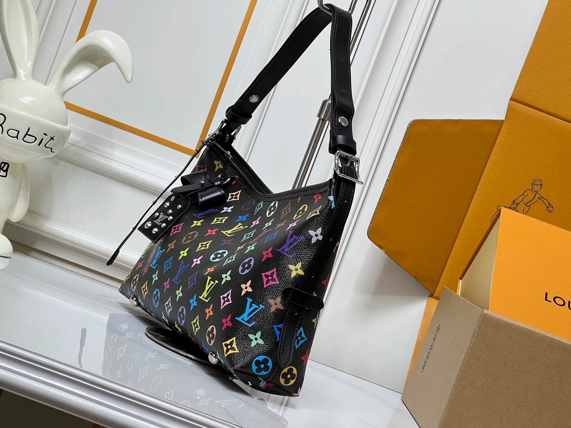 Batch 240💰Upgraded from the original M46203 M27578 CarryAll medium handbag, with Monogram canvas and leather trim to create a body-fitting design. There's a zipped pocket inside the ample space, and a detachable zipped clutch adds a functional element, with a buckle-adjustable handle. Small size: 32x 22x 10 cm,