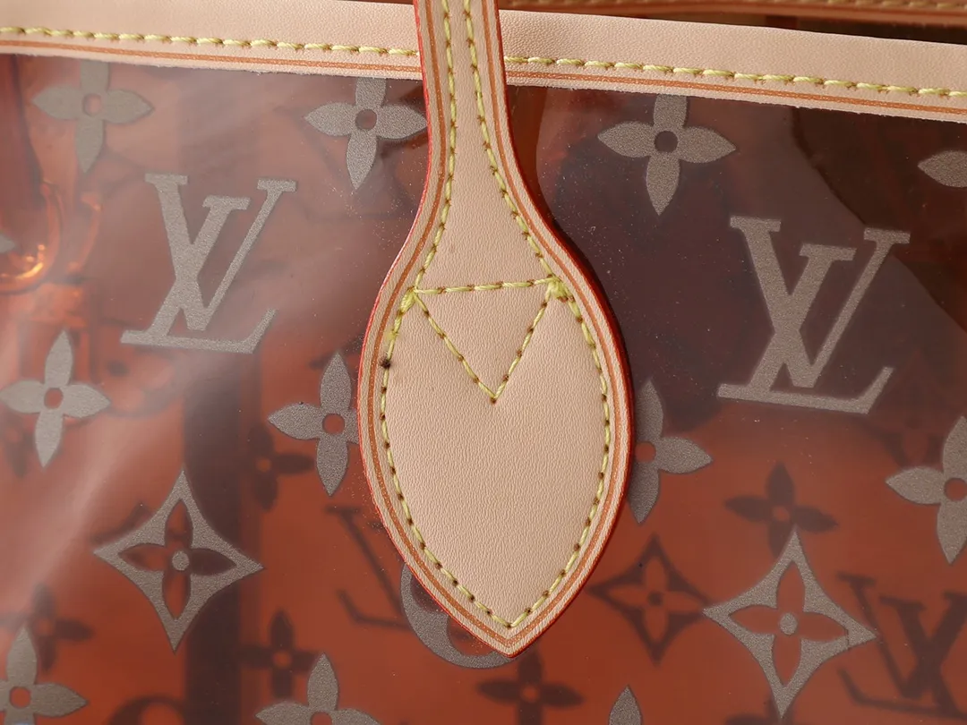💰260💰Upgraded from the original M14491 M14490 M40995 This Neverfull medium tote bag is made of soft Monogram canvas with cow leather trim, and is lined with colorful fabrics in a spacious configuration. The straps on both sides can be tightened or stretched to create a different style. The slim handle makes it easy to carry over the shoulder or elbow, and the removable zipper bag can be used as a clutch or pocket. Dimensions: 31.0 x 28.0 x 14.0 cm (length x height x width)