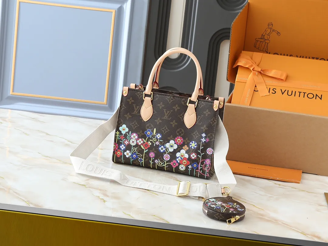 💰260💰Upgraded original version 🔥New style🔥M45659 M46373 M44571 This small OnTheGo handbag is made of Monogram and Monogram Reverse canvas, with the Monogram Giant pattern embellished on it. The Toron handle and the jacquard textured shoulder strap decorated with the brand's logo create a visual contrast, and the detachable coin bag is suitable for storing change or small items. It combines fashionable charm with various functions, making it a good daily companion. 25.0 x 19.0 x 11.5 cm (length x height x width)