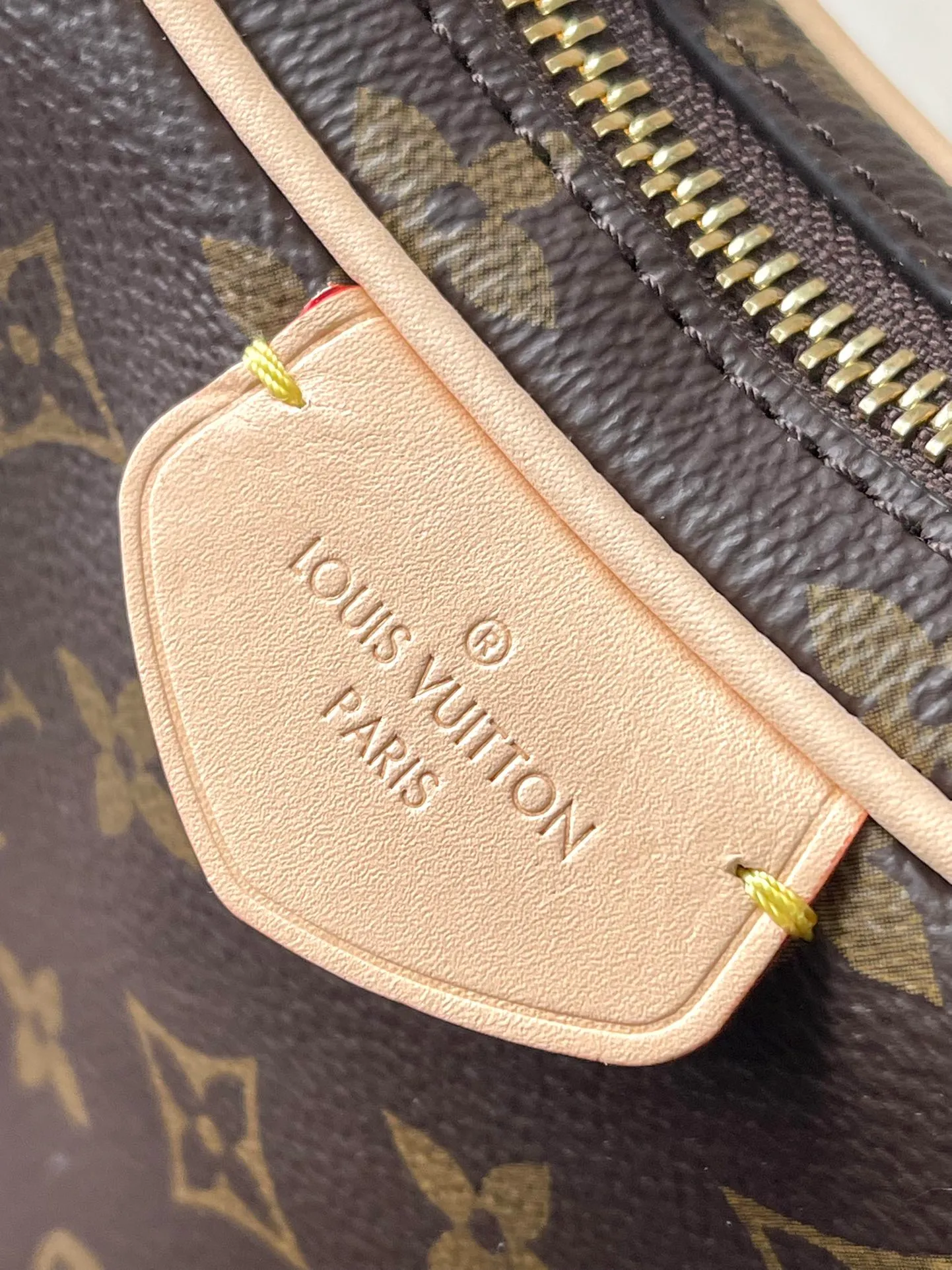 💰940 Top original order M46828 Croissant MM Croissant bag The 2024 early spring series launches the Croissant bag, which looks like the pea bag 20 years ago. It is a two-piece set of pea bag curved bag, armpit bag, shoulder bag, and small coin purse that can also be used as an extra pocket. Monogram Zxph classic canvas adds a more lively and lively feel. The combination is almost perfect! Dimensions: 21 x 7 x 5cm