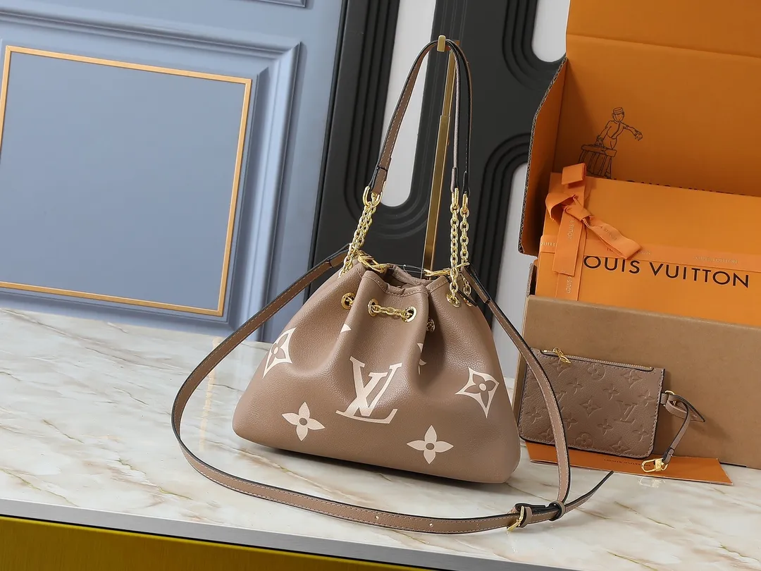 💰260💰Upgraded original version ✨M11283 M25453 M47209 M46545 M46492 This Summer Bundle handbag is from the Dégradé series. The new drawstring design adds a summer atmosphere. The Monogram Empreinte embossed leather bag features a gradient tone to brighten any seasonal look. The double handles and detachable cross-body strap provide a variety of stylish carrying options, making it a great companion for travel day and night. Detailed features: 28 x 20 x 11.5 (Length x Height x Width)