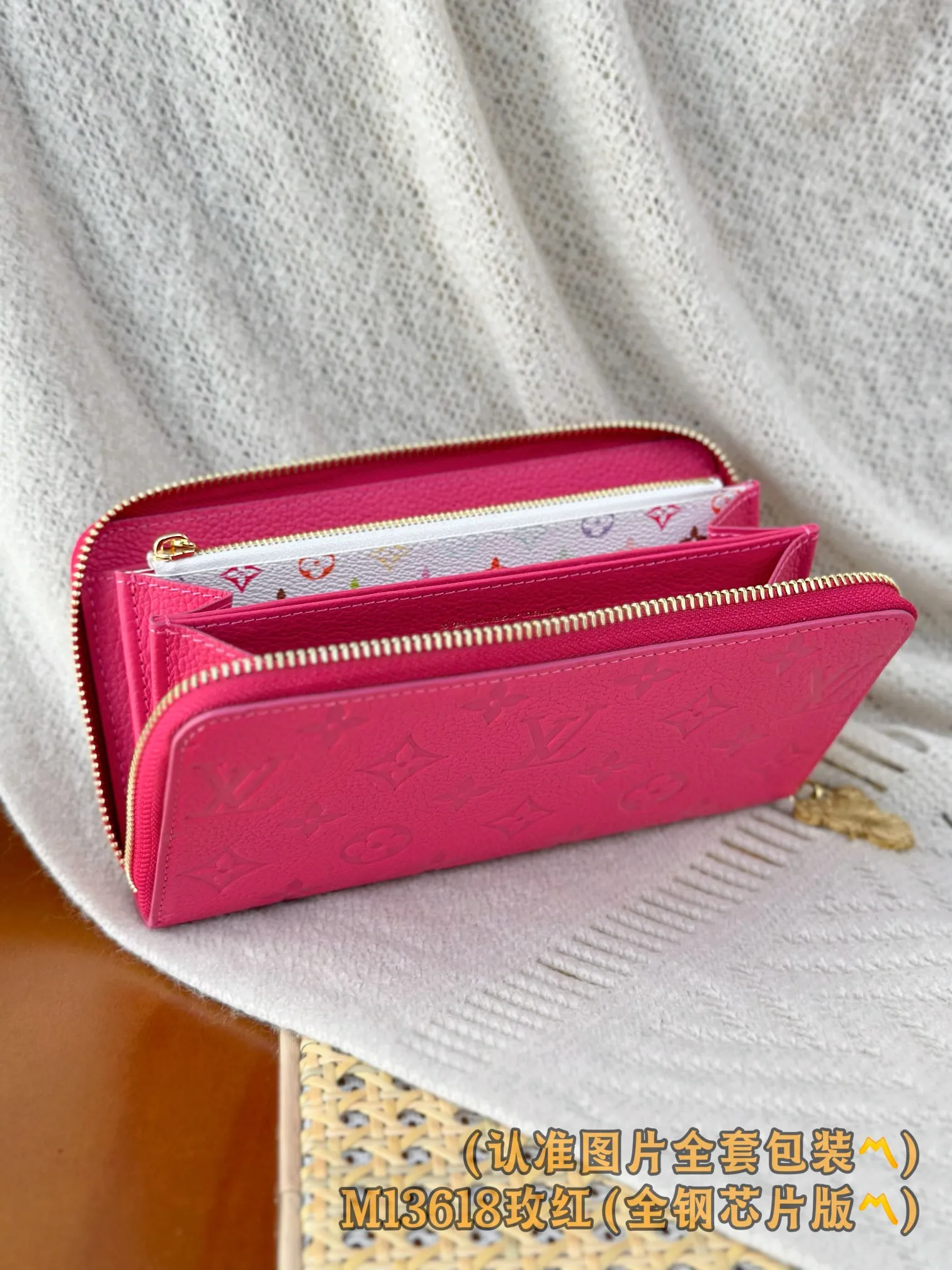 💰900 [Authentic Grade] [Special Grade MB High Elastic Fabric] M13618 Rose Red 〽️A Grade All Steel〽️) Personalized customized version! Transcoding chip, ZIPPY zipper wallet Louis Vuitton's classic Monogram pattern emerges on the soft and delicate Monogram Empreinte leather, making the brand's iconic Zippy wallet even more eye-catching. Full zipper design with elegant interior, compact and functional. Can also be used as a clutch. 19.5 x 10.5 x 2.5 cm (length x height x width).