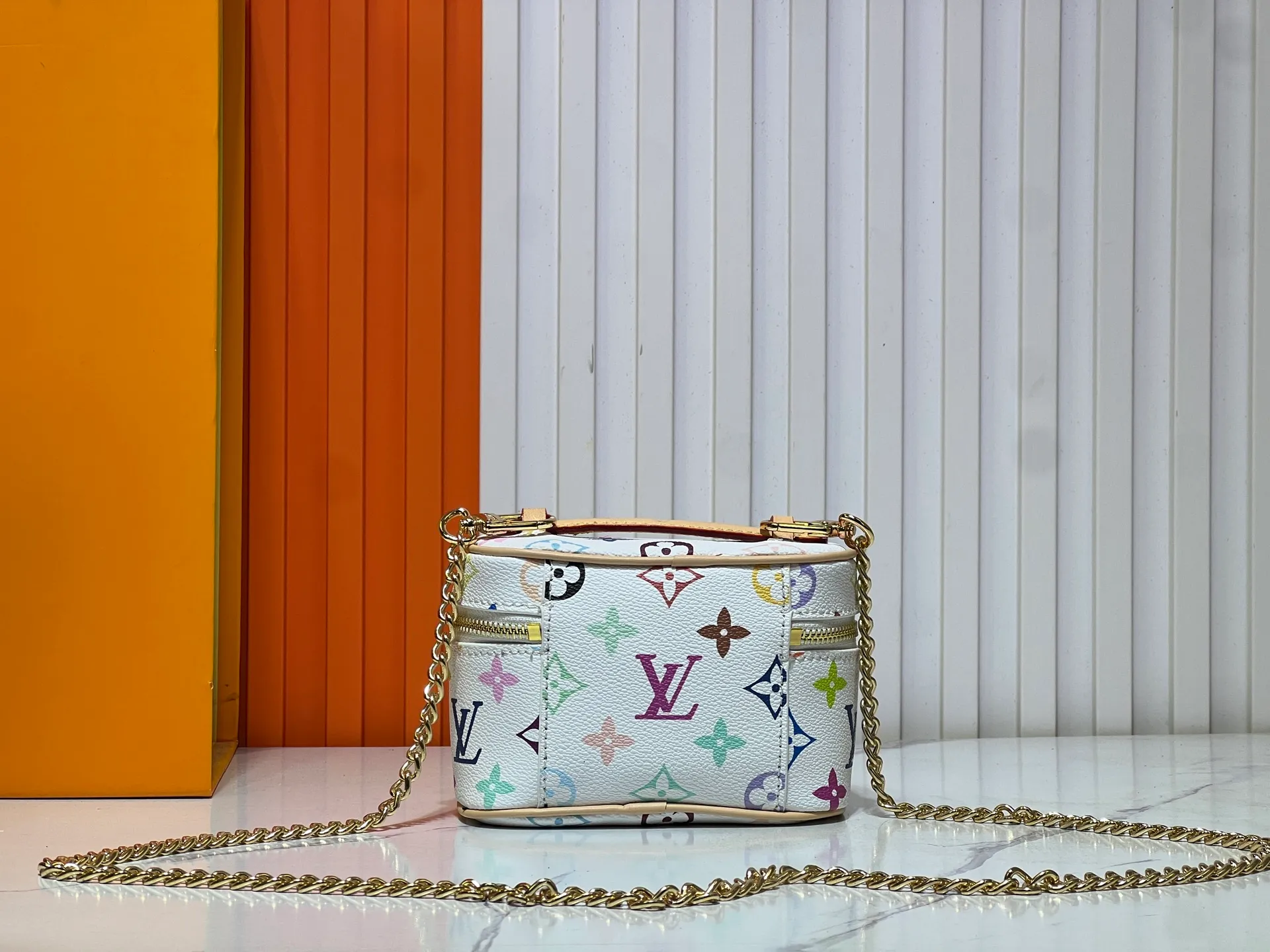 Batch 240💰 Upgraded original M13747 M44495 M42265 M44936 M42263 lv Murakami Nice mini Nano cosmetic bag with Monogram printing and 33 colorful colors. In 2025, Murakami and lv jointly launched the white and black tricolor twelve pieces, which are very popular around the world and are loved by celebrities and celebrities. Dimensions: 14 x 10.2 x 8.5 (LxHxW)