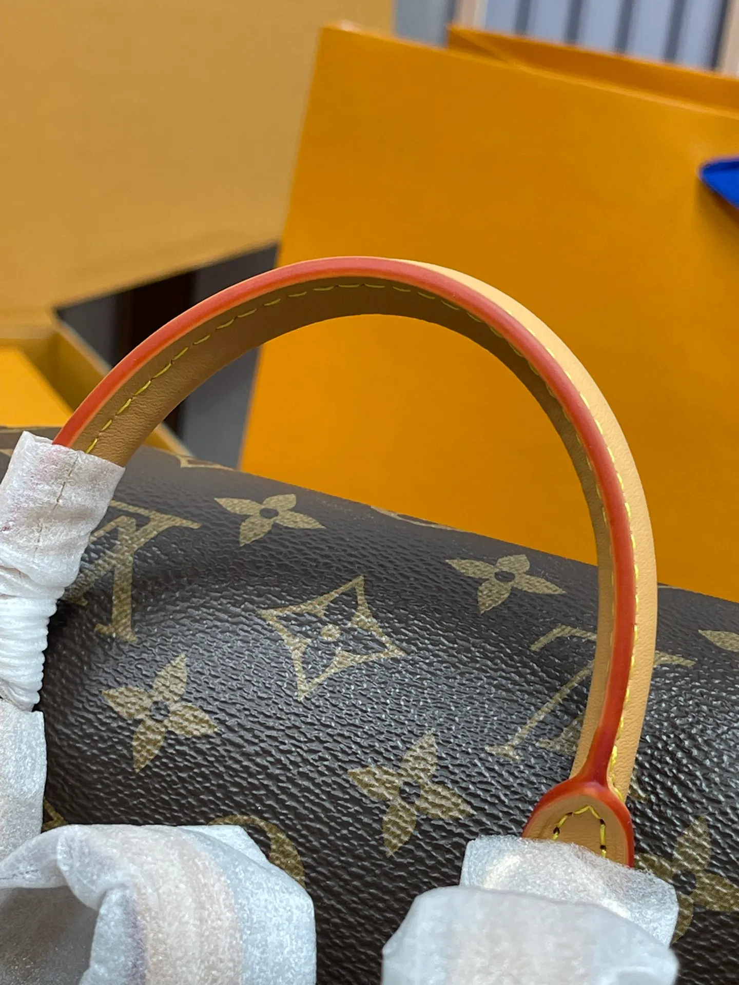 [Upgraded version] P660¥⭐️[Montsouris Backpack] Upgraded version·High quality·Semi-steel hardware with gift box🎁Packaging·Model M45501 Presbyopia brand new Monogram canvas and cowhide, with buckles and leather drawstrings derived from the brand archives. A spacious interior and zippered exterior pocket add functionality, while the top handle and removable and adjustable leather shoulder strap allow for a variety of carry options. Dimensions: 27.5 x 33 x 14 cm