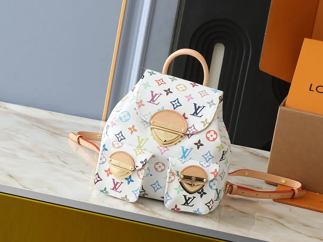 💰340💰Upgraded from the original M13081 M46836. This Venice backpack is made of coated canvas and depicts the Monogram pattern in the distinctive tones of Japanese artist Takashi Murakami, highlighting the agility of the Louis Vuitton x Murakami reissue series. Classic cowhide leather shapes the slim shoulder straps, and large buckles add a metallic sheen to the flap and outer pocket. Dimensions: 24.0 x 26.0 x 7.0 cm (length x height x width)