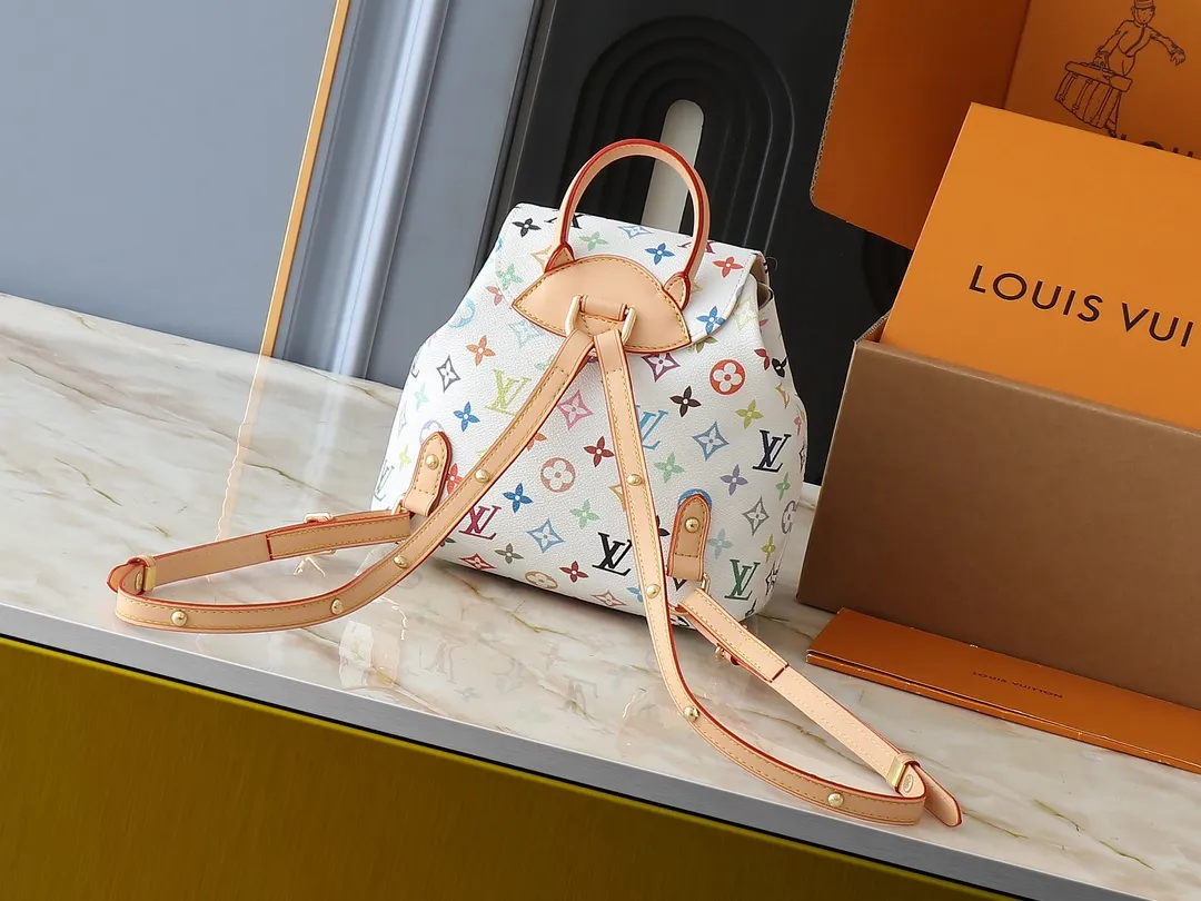 💰340💰Upgraded from the original M13081 M46836. This Venice backpack is made of coated canvas and depicts the Monogram pattern in the distinctive tones of Japanese artist Takashi Murakami, highlighting the agility of the Louis Vuitton x Murakami reissue series. Classic cowhide leather shapes the slim shoulder straps, and large buckles add a metallic sheen to the flap and outer pocket. Dimensions: 24.0 x 26.0 x 7.0 cm (length x height x width)