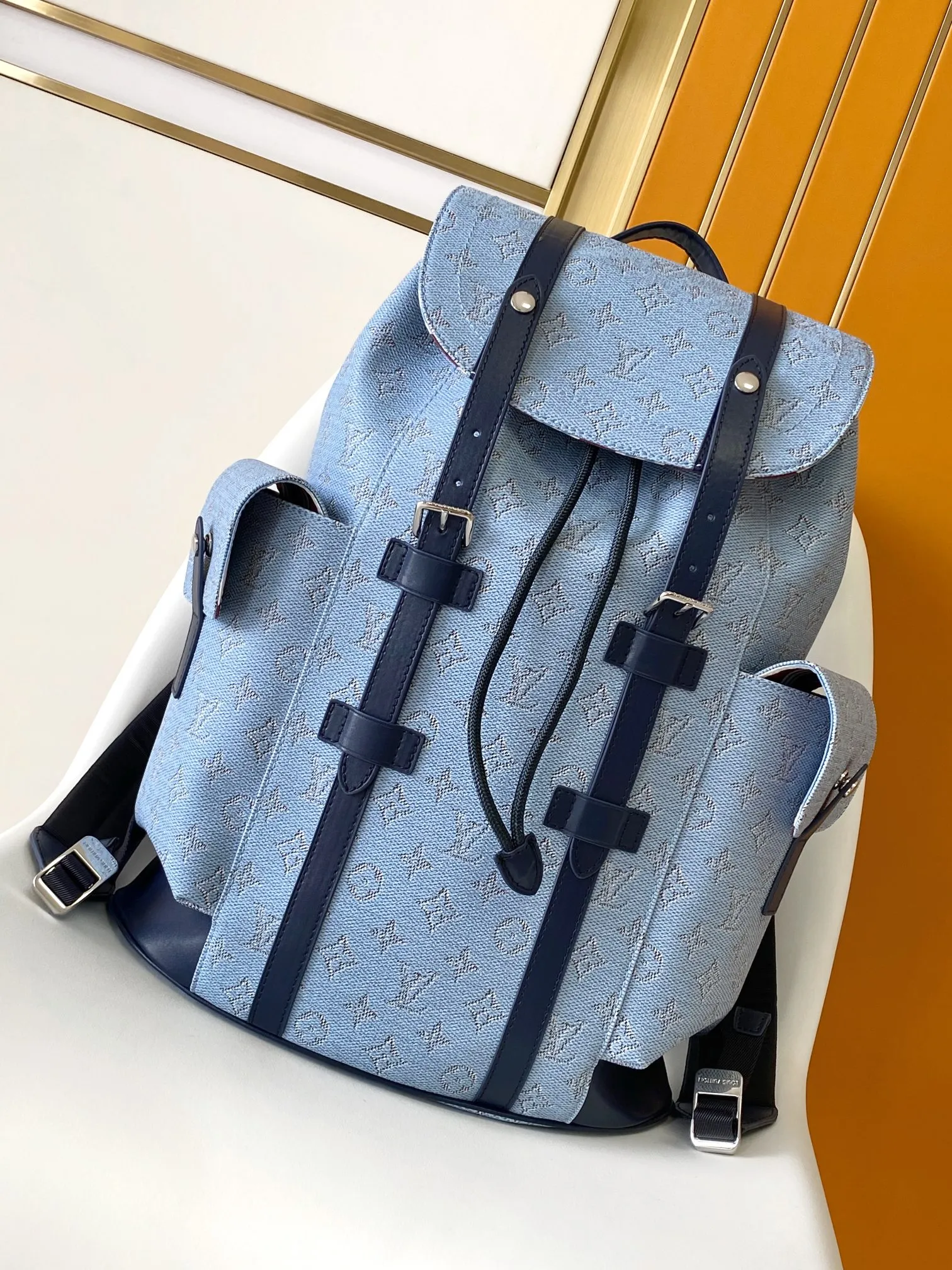💰1220 Top original single 163c01 chip] M14676 Blue N00163 Top original single N40769 M43735 Presbyopic N41379 Black grid M45419 Black and gray multifunctional Christopher small backpack uses Monogram canvas to interpret the rugged and simple spirit of a hiking bag. Its unique style is suitable for both work and entertainment, highlighting a high-quality lifestyle. 41 x 47 x 13 cm (length x height x width)