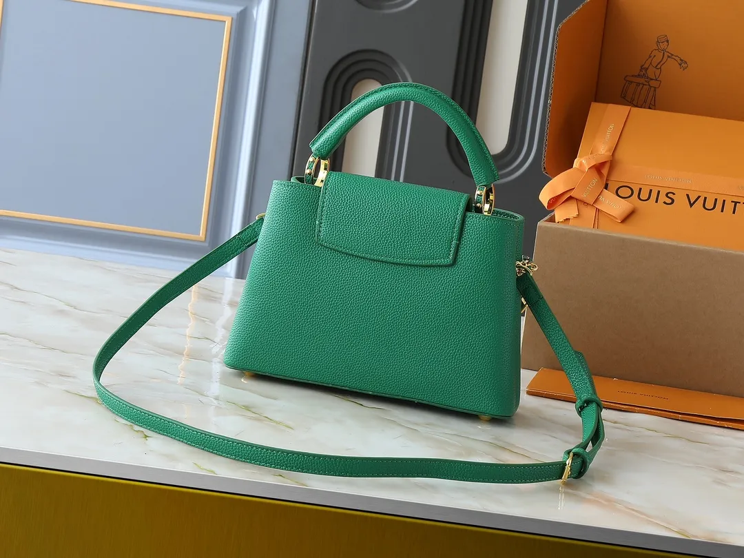 💰420💰Guangzhou goods Upgraded original M12345 M12346 M12279 M11908 M11906 This Capucines BB handbag is from the Trilogy series, using Taurillon cow leather and dazzling metal parts to convey elegant style. The gorgeous chain is embellished with a mini padlock and an enamel Monogram flower. The flap can be placed externally or internally to open multiple pockets. The sophisticated design allows for a variety of carrying experiences. Dimensions: 27.0 x 17.3 x 9.0 cm (length x height x width)
