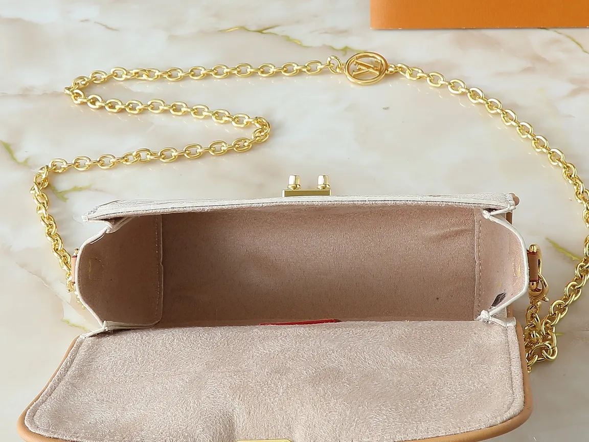 💰200💰Upgraded from the original M26583 M13566. This Pochette Camille handbag is clad in Monogram Dune canvas, paying tribute to the original design launched on the Louis Vuitton 2000 spring and summer show with a trendy style. It's trimmed in calfskin with a sophisticated touch, and the detachable chain is complemented by a dazzling S-Lock closure. It can be worn cross-body, over the shoulder or by hand. Dimensions: 20.5 x 11.0 x 6.0 cm (length x height x width)
