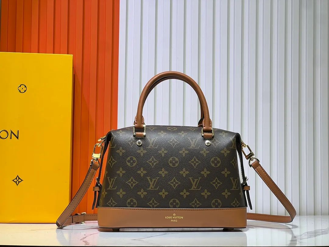 Batch 440💰Exclusive real shot-upgraded version ‼ ️LV presbyopic leather hand-held crossbody bag, model M68169, with long shoulder strap, 2025 new fashion women's bag shoulder bag presbyopic leather shoulder strap genuine leather handbag, large capacity [strong] size: 28x20x11.5