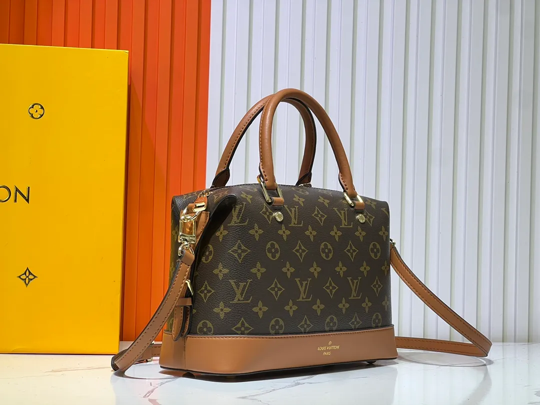 Batch 440💰Exclusive real shot-upgraded version ‼ ️LV presbyopic leather hand-held crossbody bag, model M68169, with long shoulder strap, 2025 new fashion women's bag shoulder bag presbyopic leather shoulder strap genuine leather handbag, large capacity [strong] size: 28x20x11.5