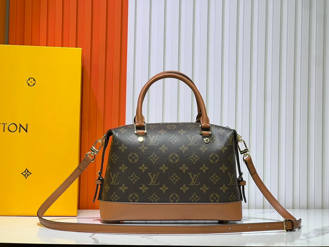Batch 440💰Exclusive real shot-upgraded version ‼ ️LV presbyopic leather hand-held crossbody bag, model M68169, with long shoulder strap, 2025 new fashion women's bag shoulder bag presbyopic leather shoulder strap genuine leather handbag, large capacity [strong] size: 28x20x11.5