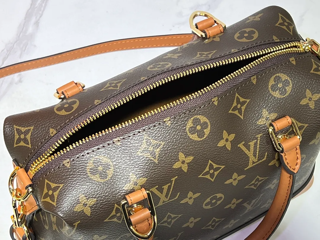 Batch 440💰Exclusive real shot-upgraded version ‼ ️LV presbyopic leather hand-held crossbody bag, model M68169, with long shoulder strap, 2025 new fashion women's bag shoulder bag presbyopic leather shoulder strap genuine leather handbag, large capacity [strong] size: 28x20x11.5