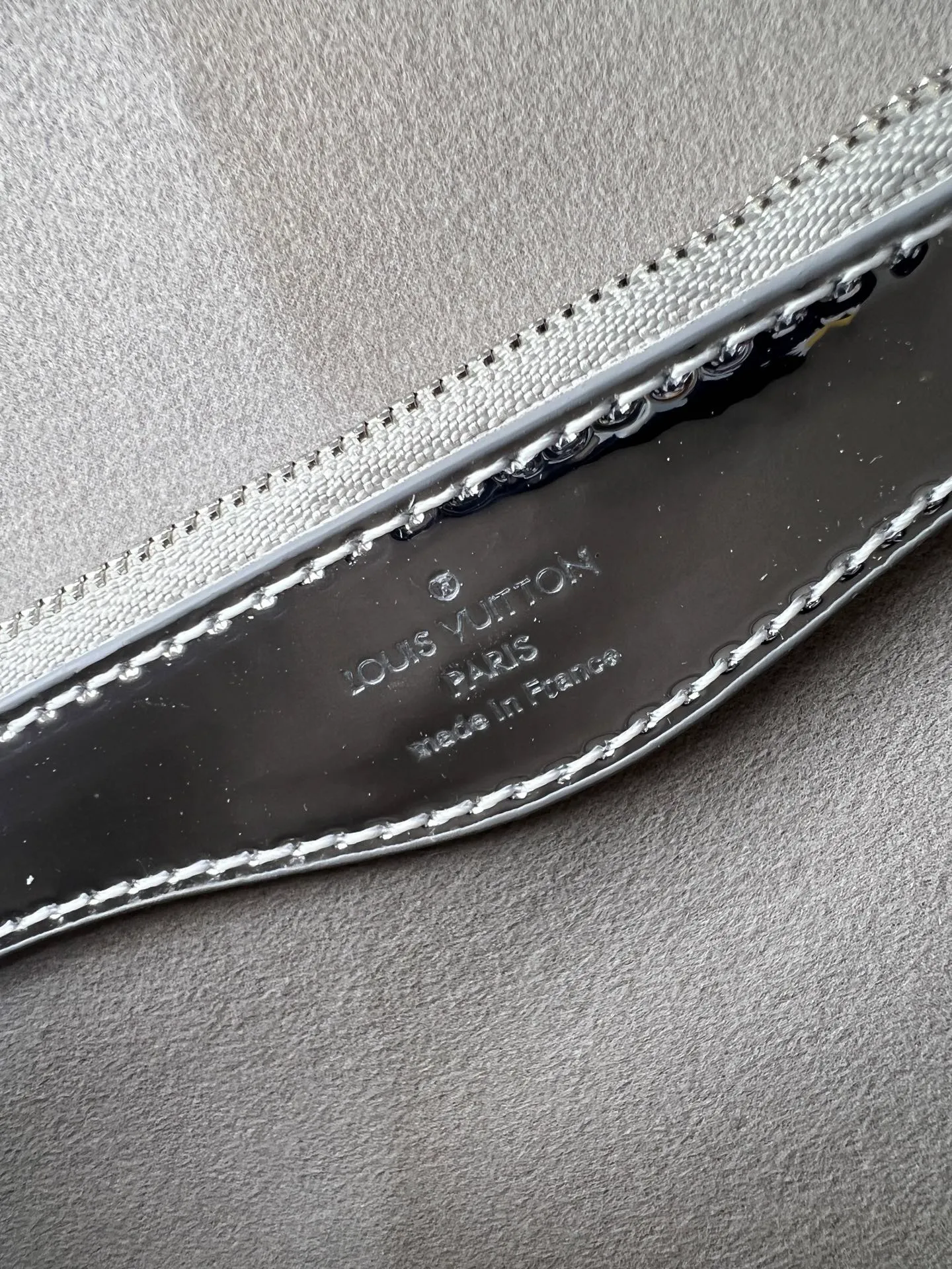 Batch 280💰Upgraded original M45985 M45988 Gold Silver This Diane handbag is classic Monogram cow leather trim and dazzling metal parts, with modern touches to interpret the new season interest. The zippered interior pocket keeps valuables secure, and the removable leather shoulder strap allows for a variety of carrying options. Dimensions: 24.0 x 15.0 x 9.0 cm (length x height x width)