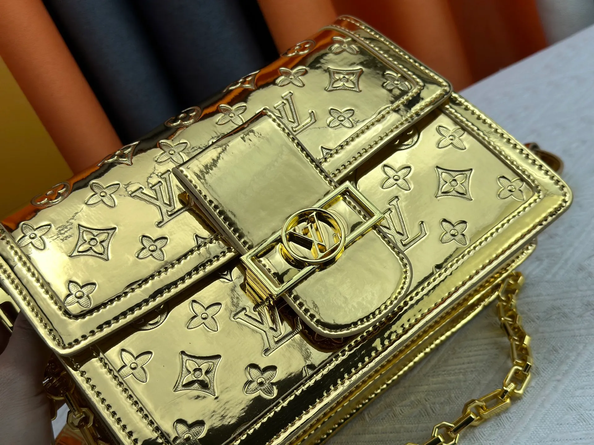 P380 Daphne Gold Silver 💥Louis Vuitton 2025 Early Spring Messenger Bag M43599/44391/44580 color matching latest version shipped Métis The compact shape of the handbag exudes elegance. Presbyopia and cowhide, made of soft Monogram canvas, compact in size and equipped with multiple practical pockets and compartments. Size:25x19x9cm