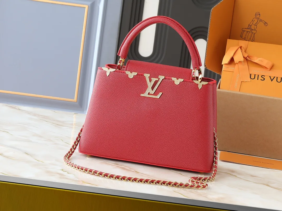 💰440💰Guangzhou goods Upgraded from the original M24583 M24584 M24585 Gold and diamond corolla This Capucines Flower Crown handbag is made of full-grain Taurillon leather and is embellished with Monogram flowers. Each flower is shaped by exquisite crystal diamonds. The LV logo and flowers echo each other, giving this soft handbag a jewel-like luster. Use the detachable shoulder strap cleverly to switch between shoulder and crossbody. Dimensions: 31.5 x 20.0 x 11.0 cm