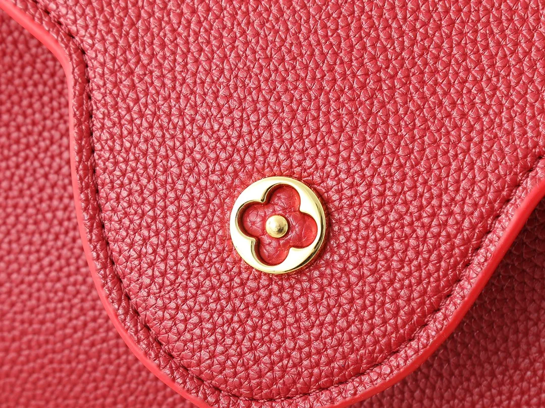 💰440💰Guangzhou goods Upgraded from the original M24583 M24584 M24585 Gold and diamond corolla This Capucines Flower Crown handbag is made of full-grain Taurillon leather and is embellished with Monogram flowers. Each flower is shaped by exquisite crystal diamonds. The LV logo and flowers echo each other, giving this soft handbag a jewel-like luster. Use the detachable shoulder strap cleverly to switch between shoulder and crossbody. Dimensions: 31.5 x 20.0 x 11.0 cm